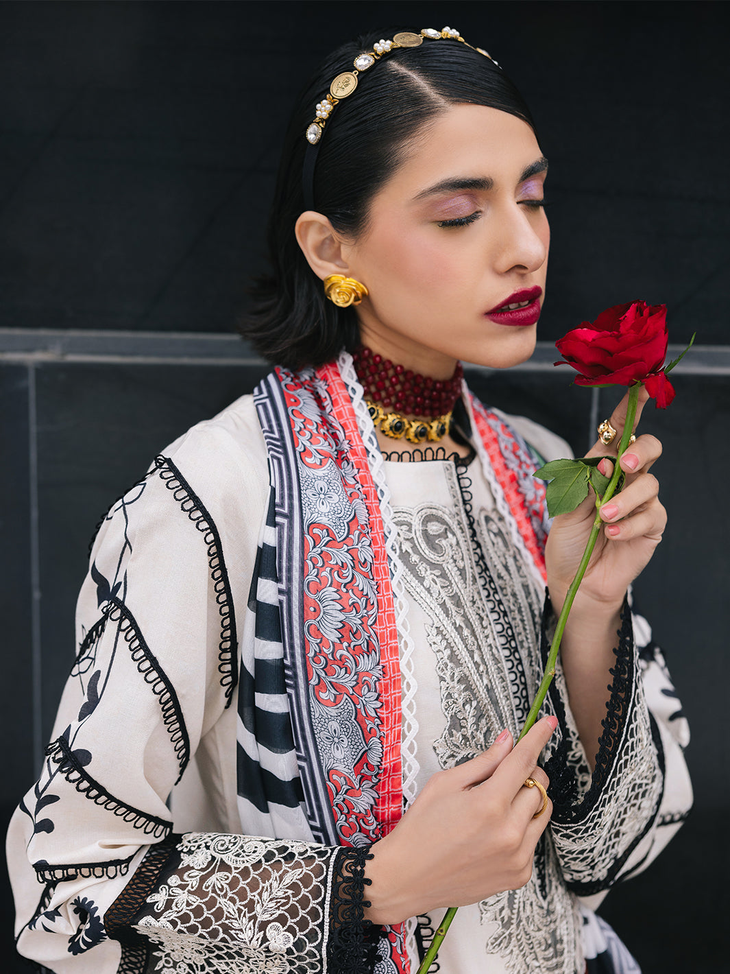 Mahnur | Broadway Luxury Lawn 25 | Freesia M Off White Lawn