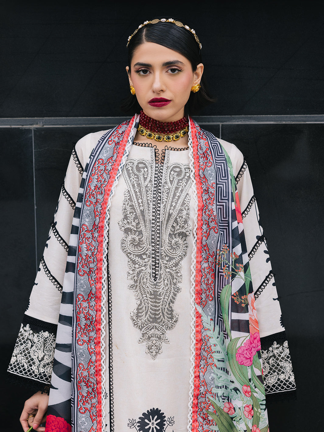 Mahnur | Broadway Luxury Lawn 25 | Freesia L Off White Lawn