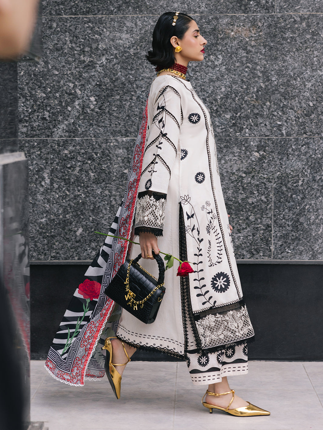 Mahnur | Broadway Luxury Lawn 25 | Freesia XS Off White Lawn