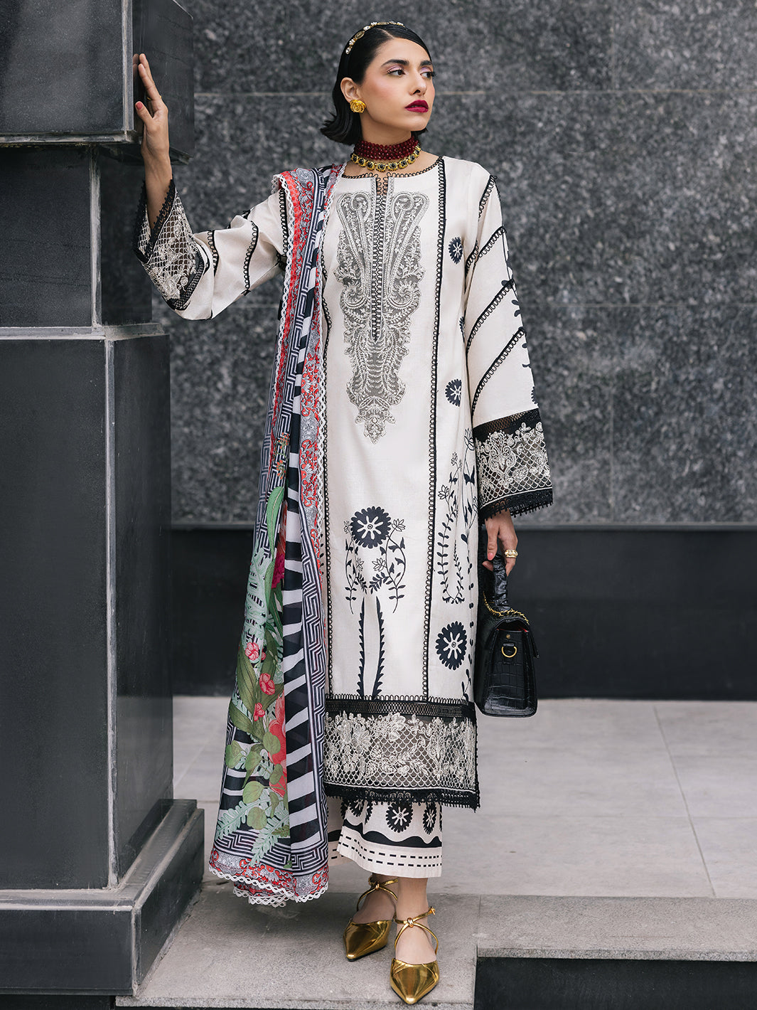 Mahnur | Broadway Luxury Lawn 25 | Freesia XS Off White Lawn