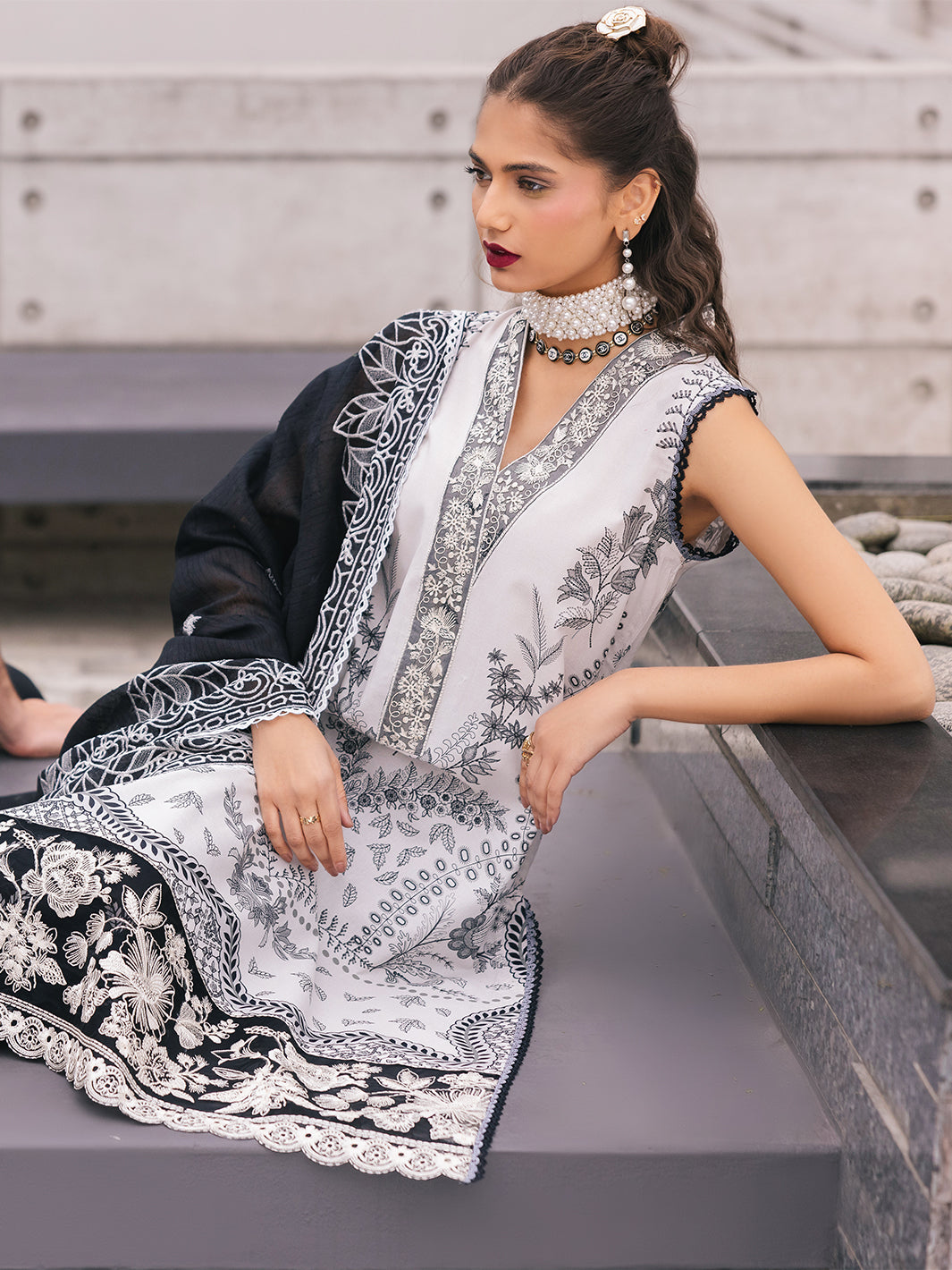 Mahnur | Broadway Luxury Lawn 25 | Daisy XL Off White Lawn