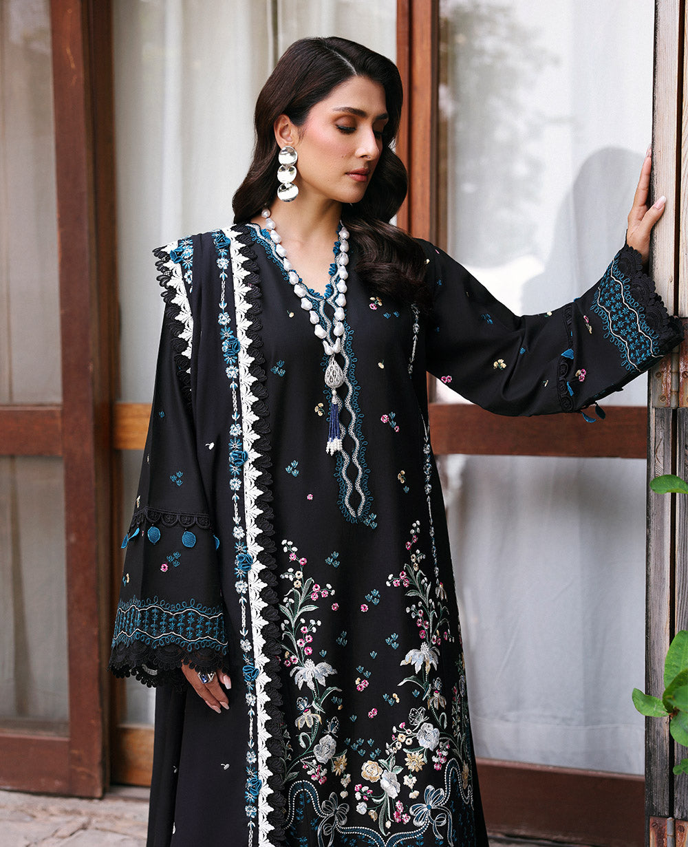 Republic Womenswear | Talia Luxury Lawn 25 | D5-B - Zaraé XS Black Lawn