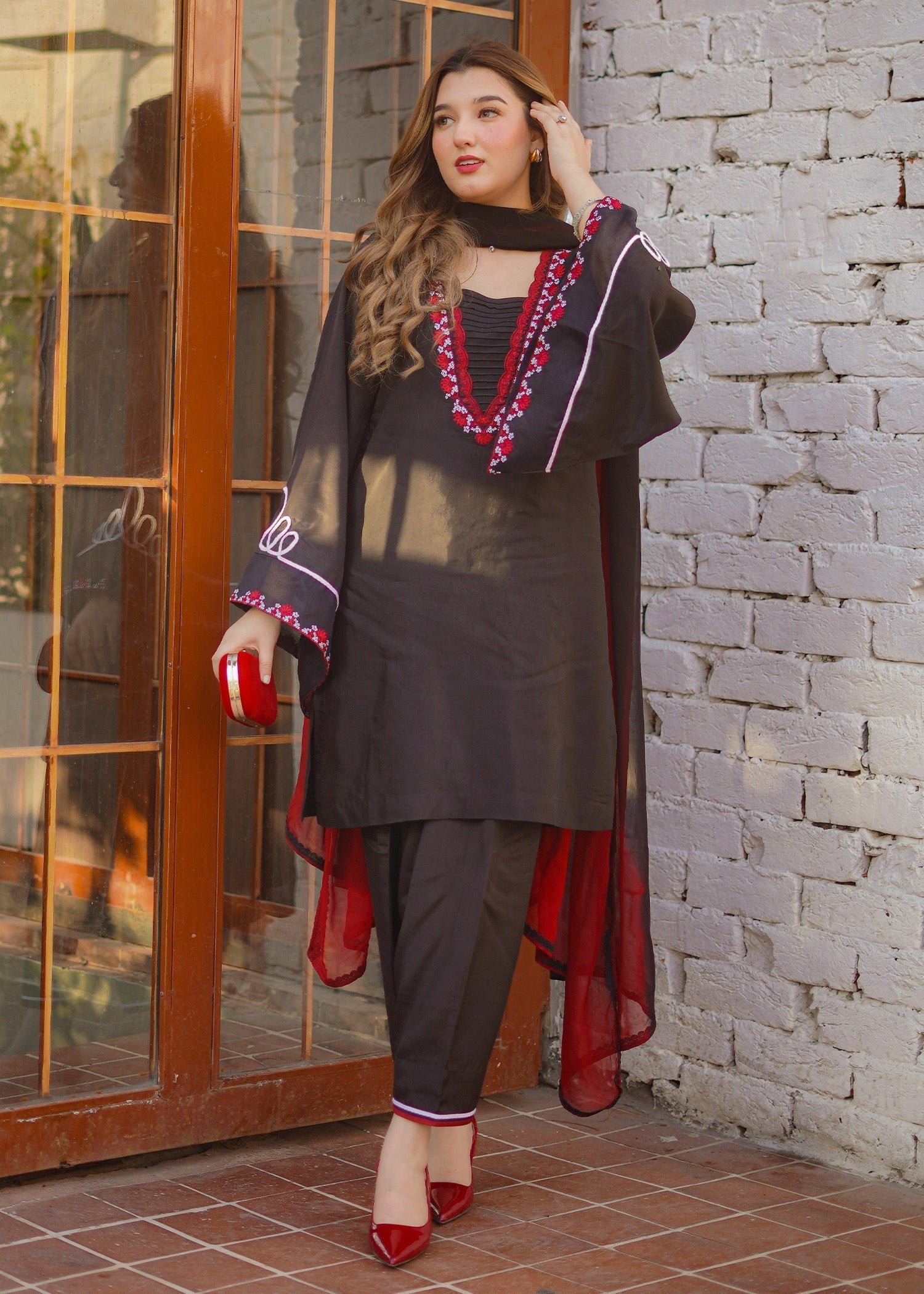 Fozia Khalid | Silk Spire | NOIR M Raw Silk Black