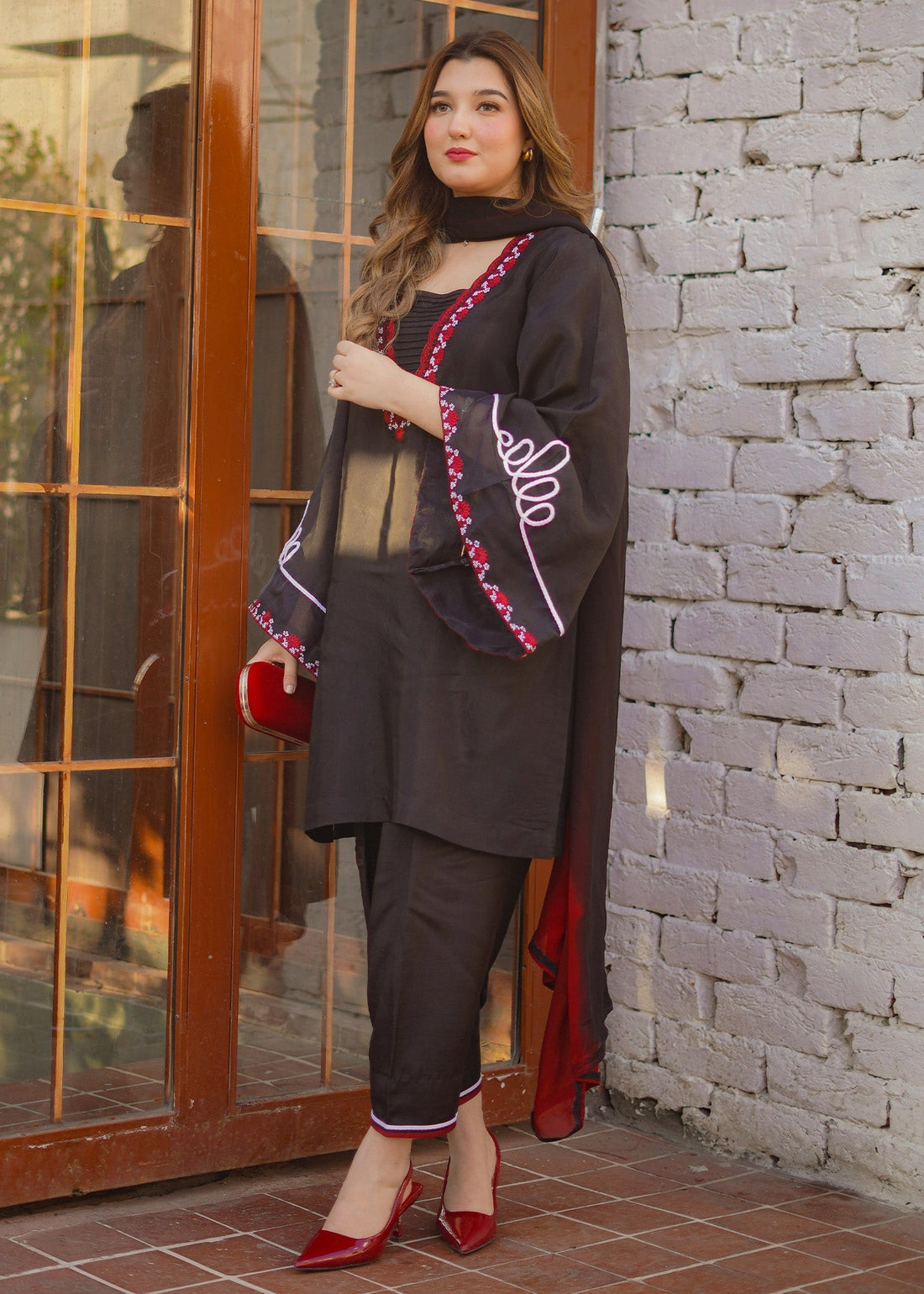 Fozia Khalid | Silk Spire | NOIR XS Raw Silk Black