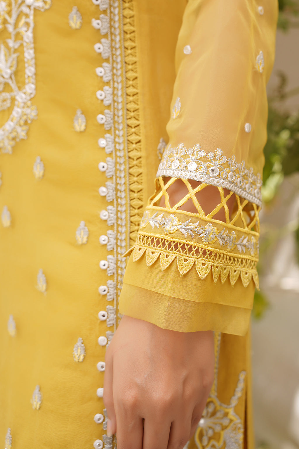 Maryams | Luxury Pret | M-1201 - Pakistani Designer Dress - by Maryams | Type: Luxury - 100% Original at Saira Sultan
