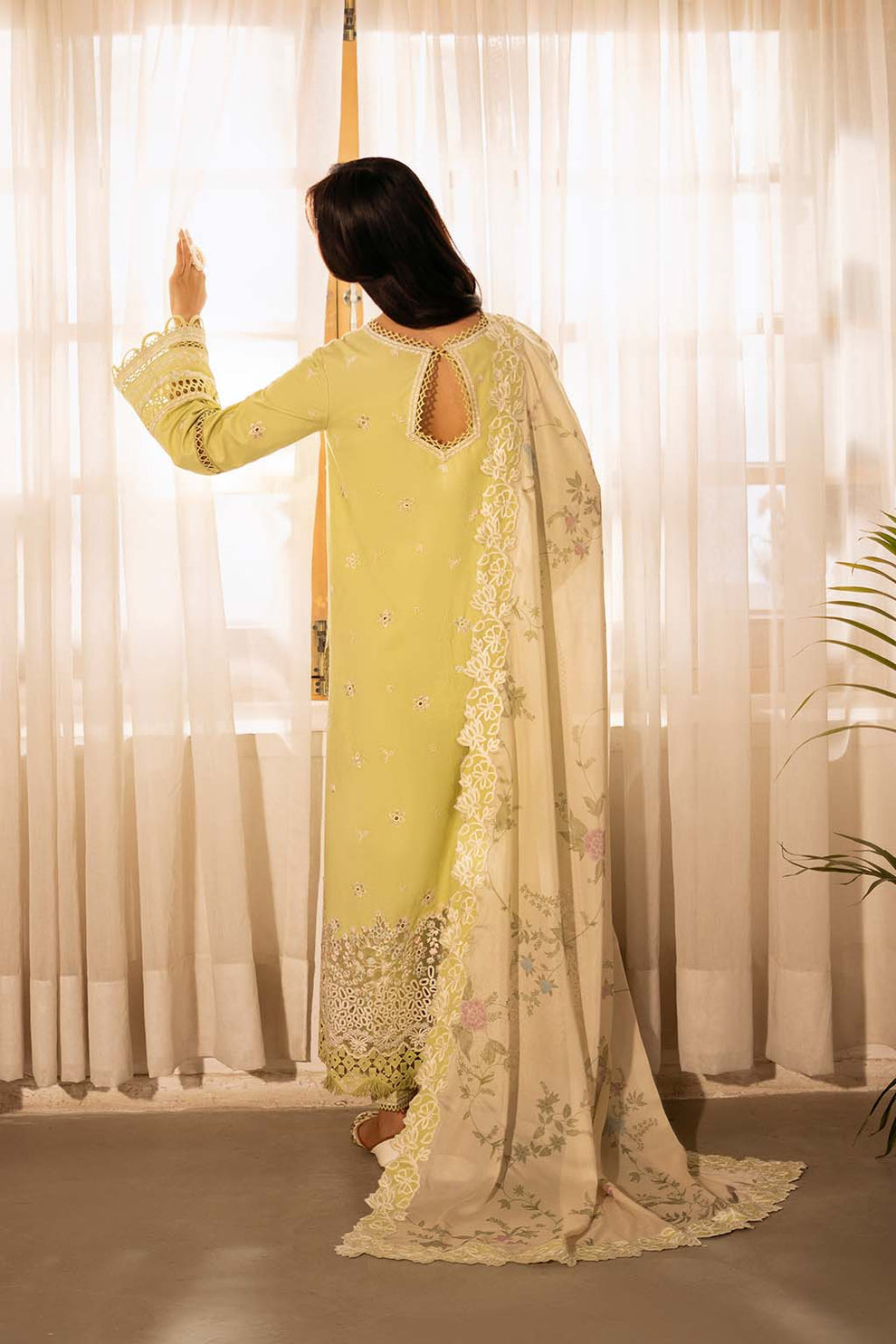 Zarposh | Sajni Lawn 25 | Gulnaz XS Olive Lawn
