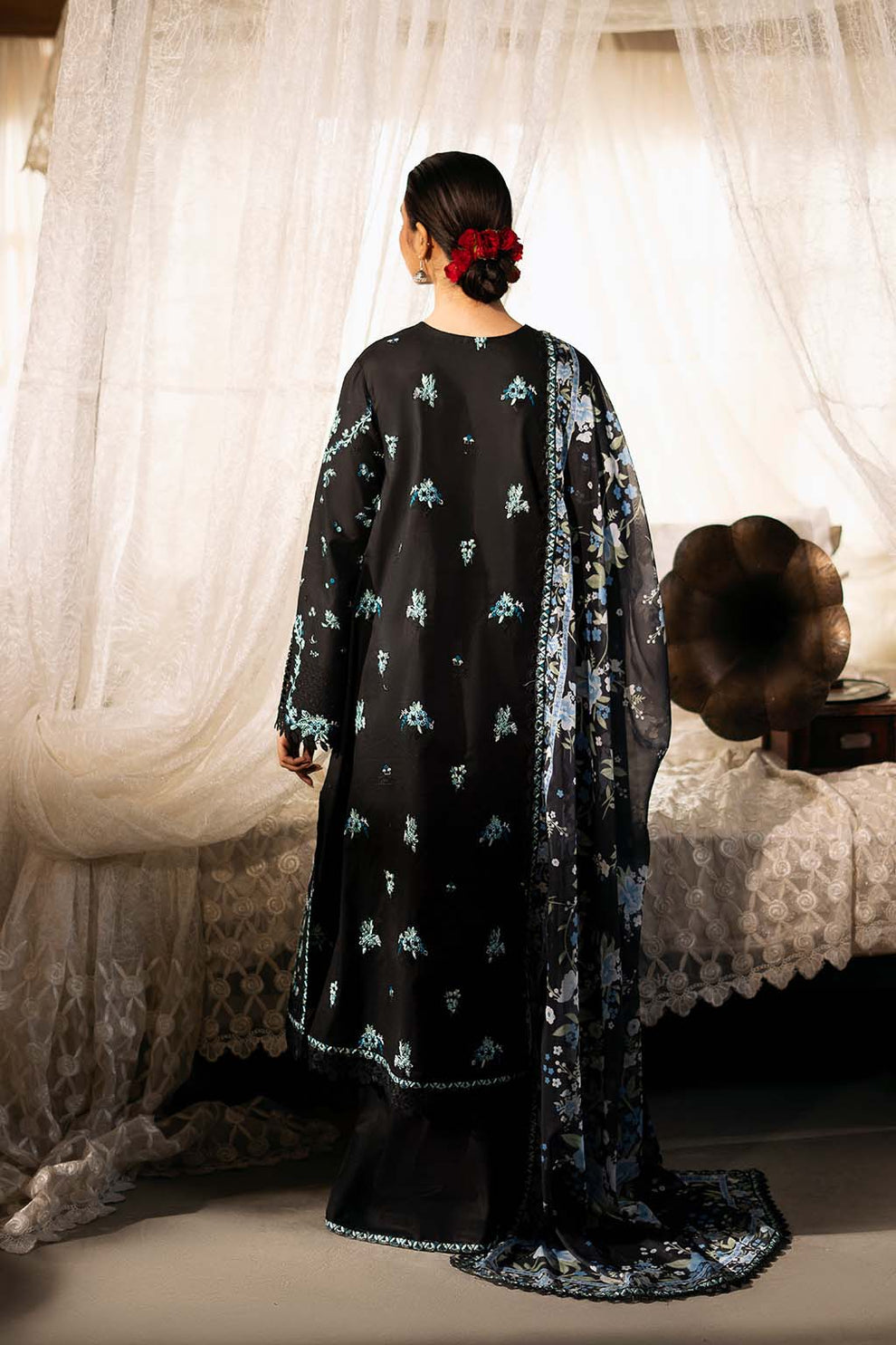 Zarposh | Sajni Lawn 25 | Mahzadi XS Black Lawn