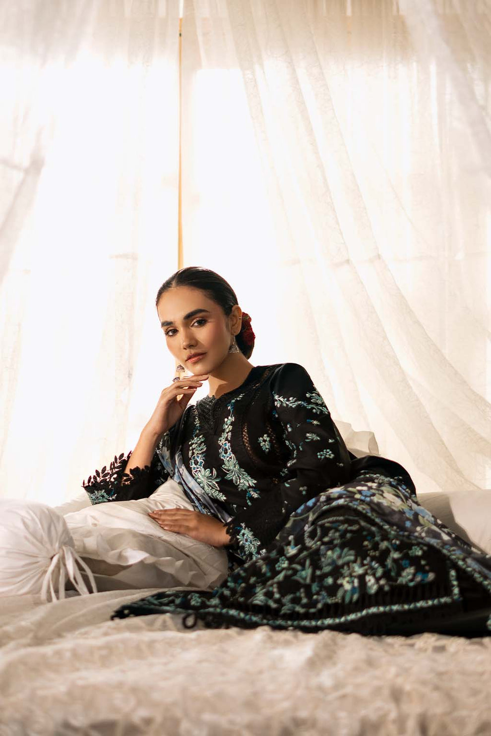 Zarposh | Sajni Lawn 25 | Mahzadi M Black Lawn
