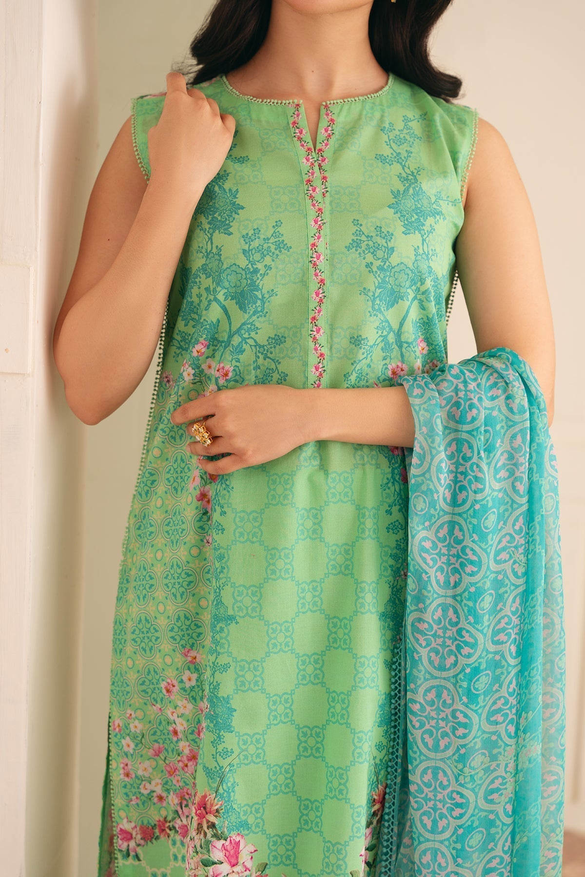 Sahar | Selene 25 | Seafoam Garden M Green Lawn