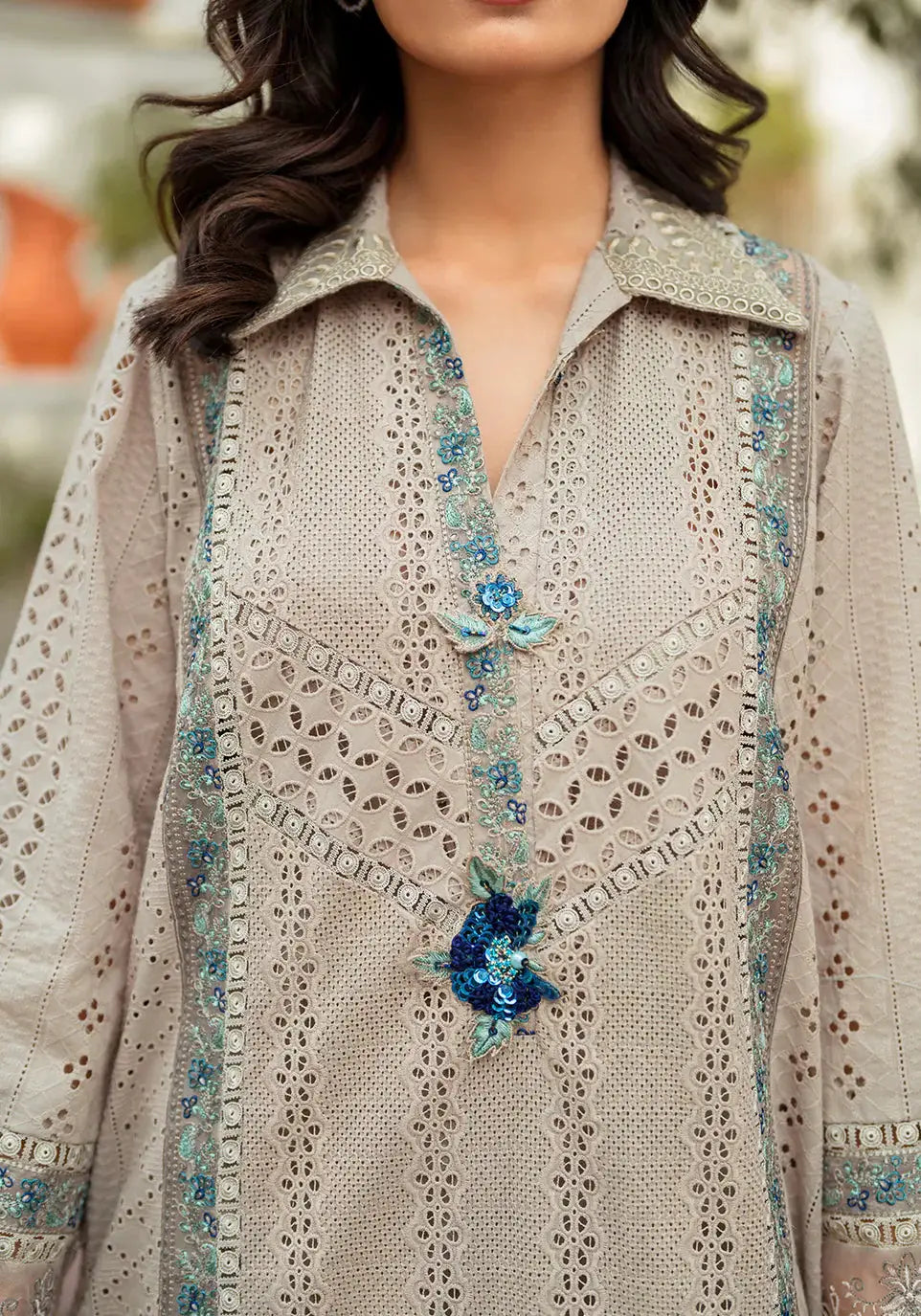 Zarqash | Belle Ame 24 | BL 010 Gris - Pakistani Designer Dress - by Zarqash | Type: Luxury - 100% Original at Saira Sultan