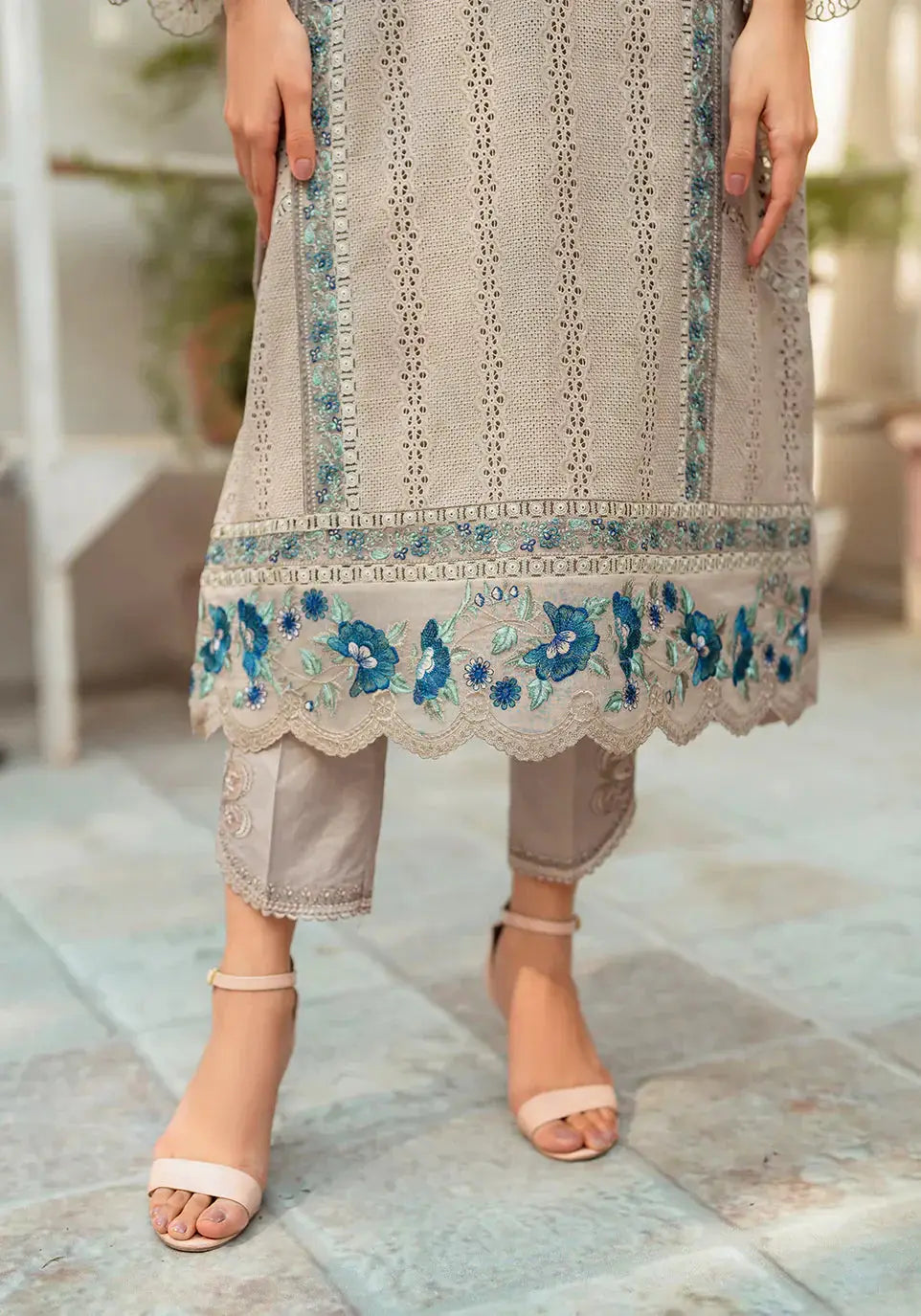 Zarqash | Belle Ame 24 | BL 010 Gris - Pakistani Designer Dress - by Zarqash | Type: Luxury - 100% Original at Saira Sultan