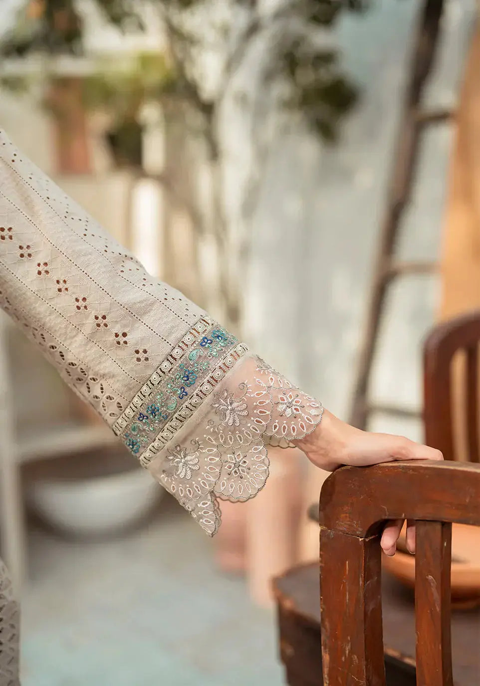 Zarqash | Belle Ame 24 | BL 010 Gris - Pakistani Designer Dress - by Zarqash | Type: Luxury - 100% Original at Saira Sultan
