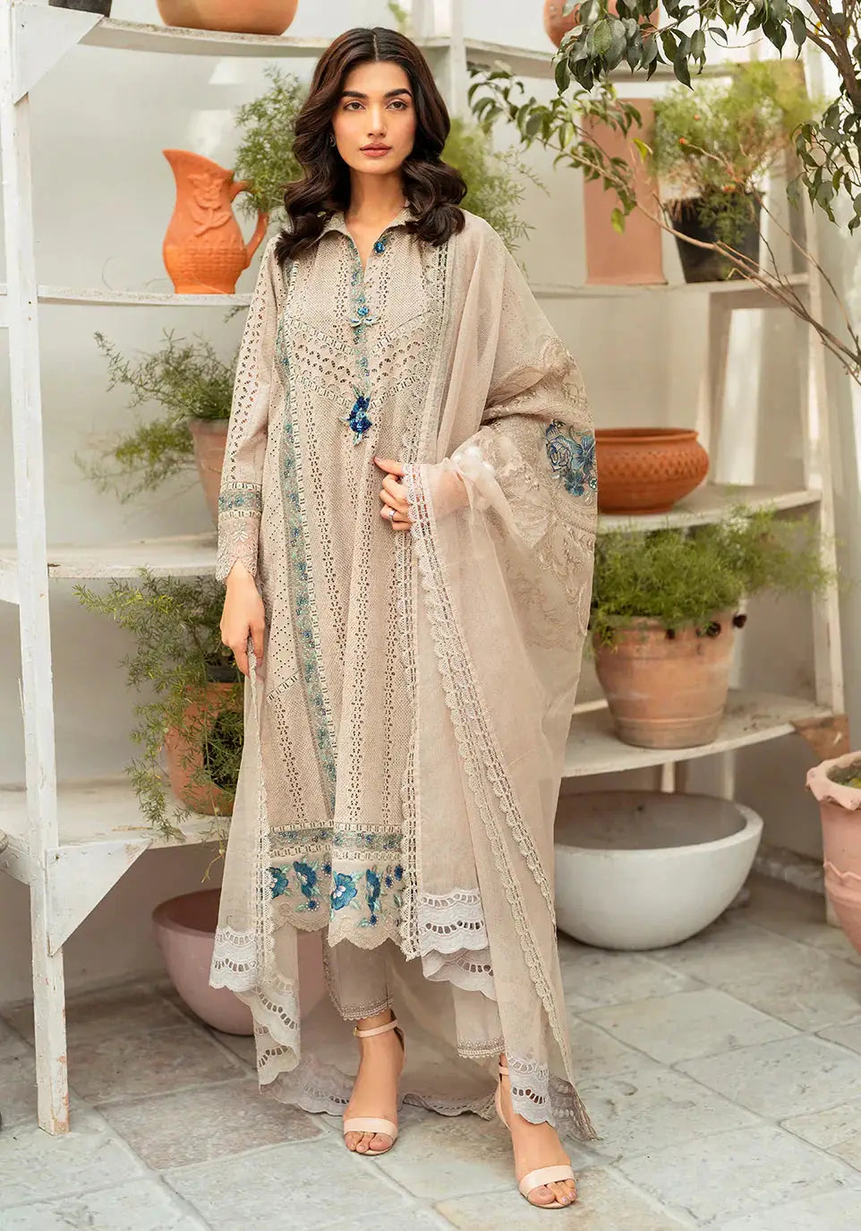 Zarqash | Belle Ame 24 | BL 010 Gris - Pakistani Designer Dress - by Zarqash | Type: Luxury - 100% Original at Saira Sultan