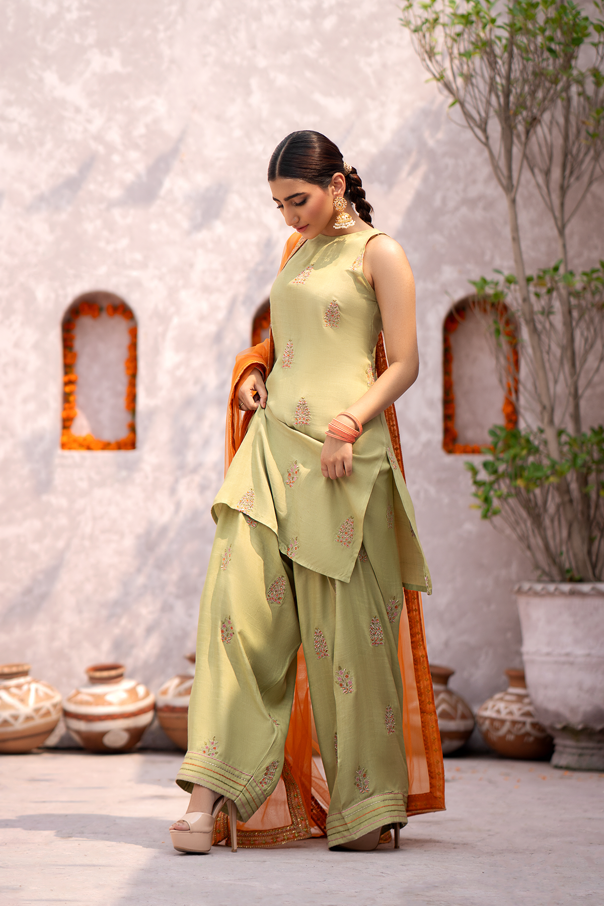 Erum Khan | Sakhiyan Formals | GULBAHAR - Pakistani Designer Dress - by Erum Khan | Type: Formal - 100% Original at Saira Sultan