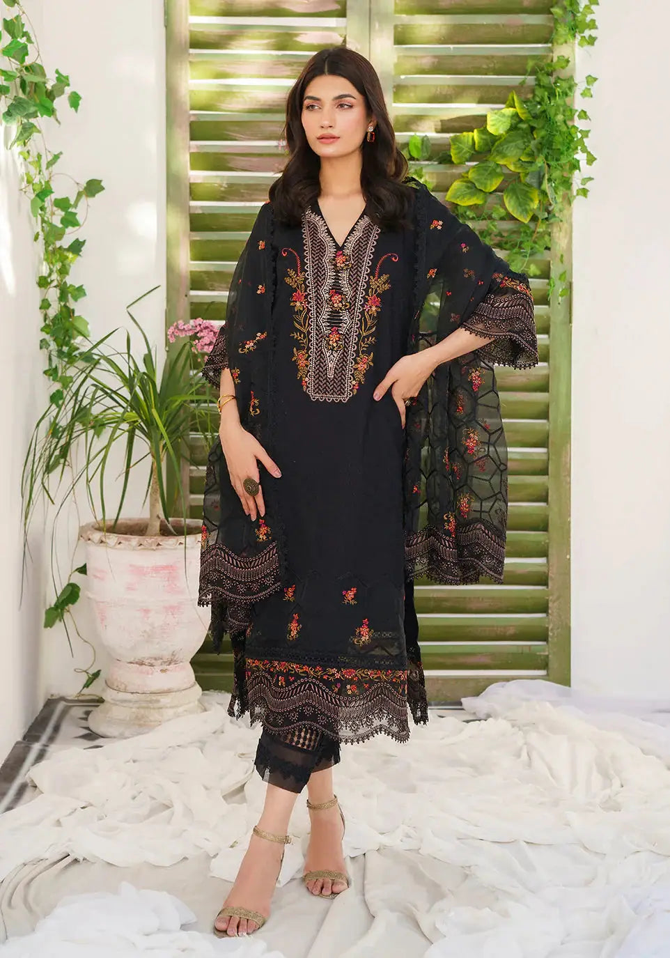 Zarqash | Belle Ame 24 | BL 007 Jardin Noir - Pakistani Designer Dress - by Zarqash | Type: Luxury - 100% Original at Saira Sultan