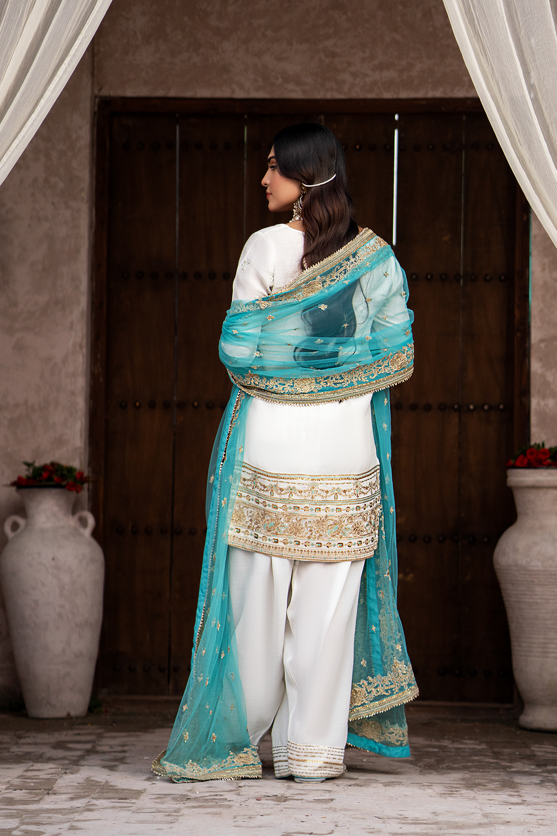 Erum Khan | Sakhiyan Formals | SUFAID PHOOL - Pakistani Designer Dress - by Erum Khan | Type: Formal - 100% Original at Saira Sultan