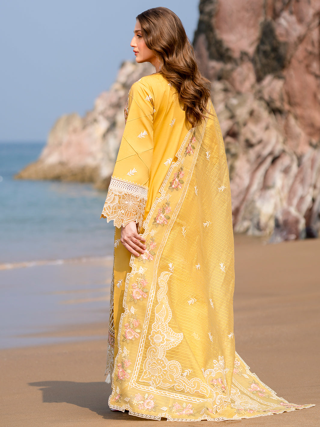 Mahnur | Sirena Luxury Lawn 25 | Dahlia XS Pale Yellow Lawn