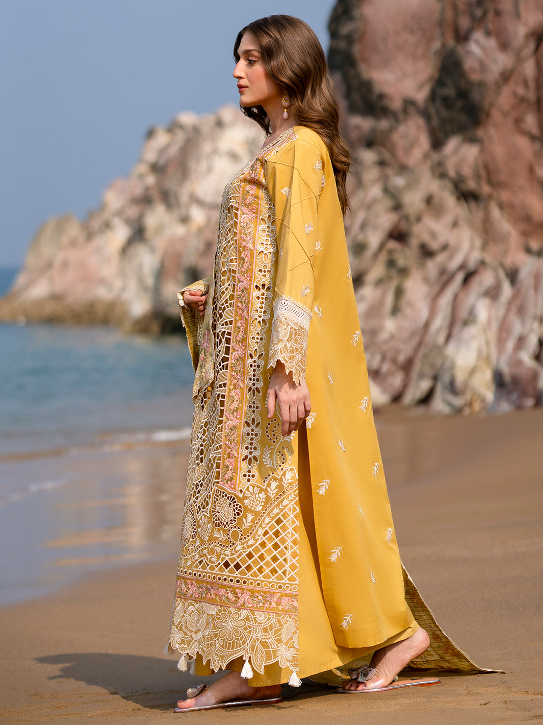 Mahnur | Sirena Luxury Lawn 25 | Dahlia XL Pale Yellow Lawn