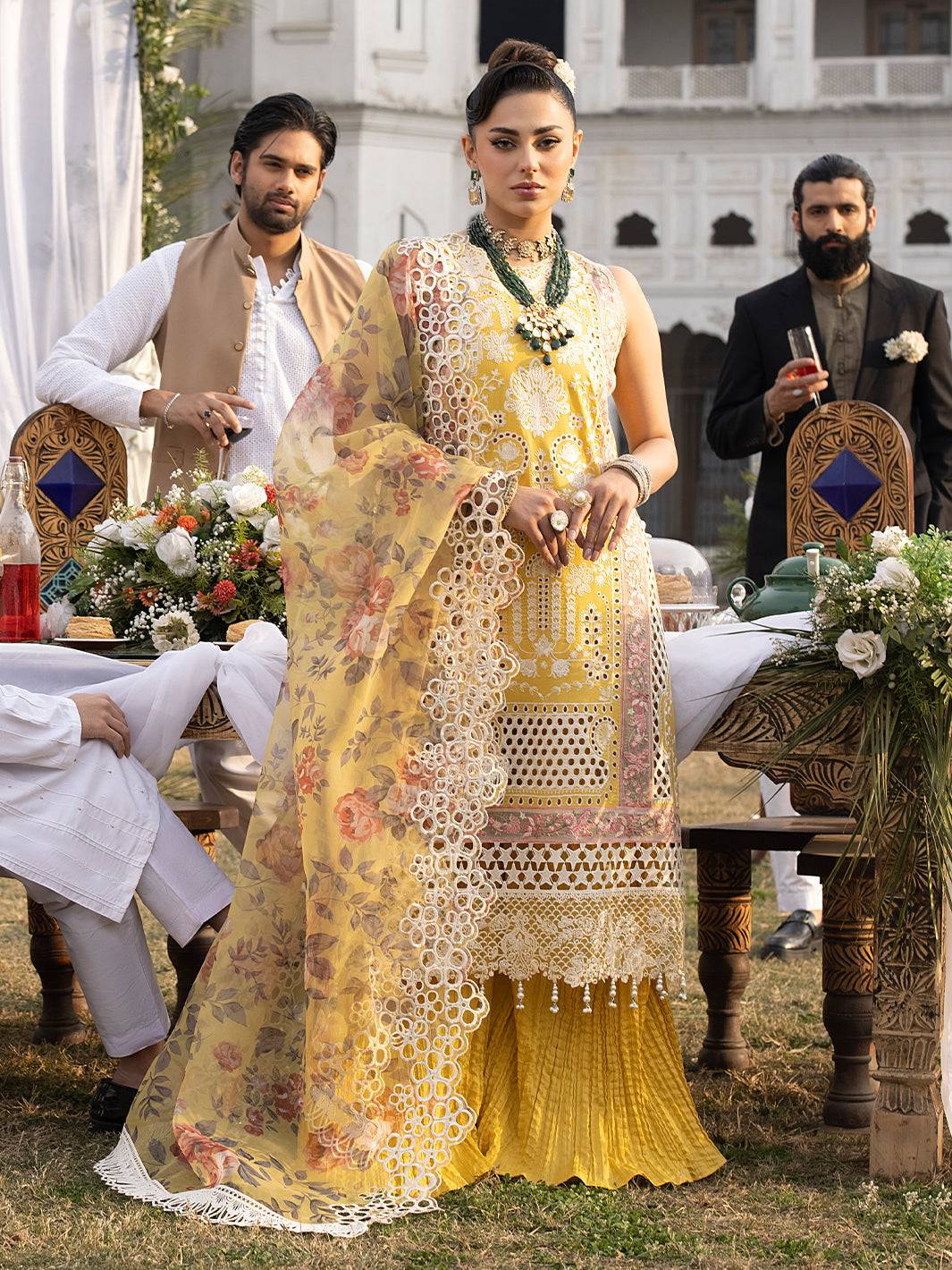 Mahnur | Mahrukh Luxury Lawn 24 | DELIA - Pakistani Designer Dress - by Mahnur | Type: Luxury - 100% Original at Saira Sultan