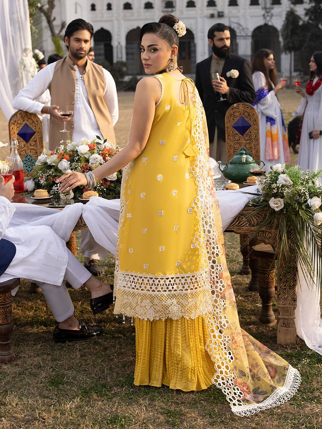 Mahnur | Mahrukh Luxury Lawn 24 | DELIA - Pakistani Designer Dress - by Mahnur | Type: Luxury - 100% Original at Saira Sultan