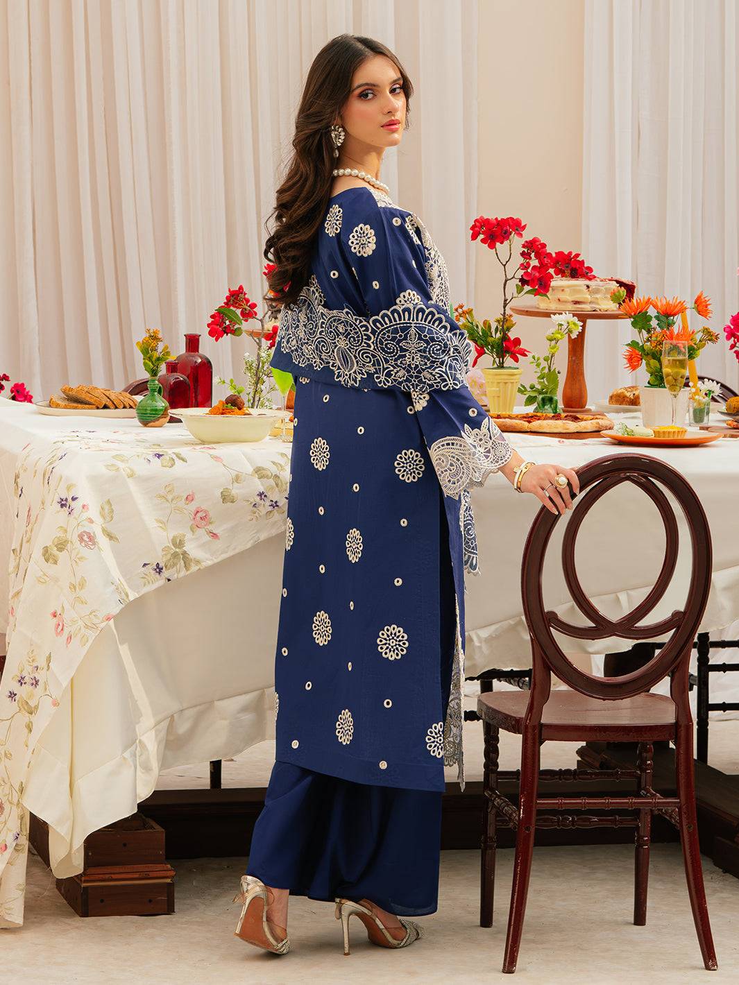 Mahnur | Allenura Luxury Lawn 24 | ELYSIUM - Pakistani Designer Dress - by Mahnur | Type: Luxury - 100% Original at Saira Sultan