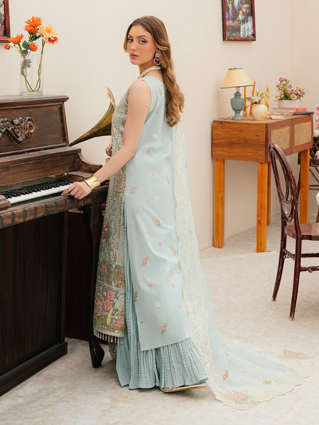 Mahnur | Allenura Luxury Lawn 24 | ELYSSA - Pakistani Designer Dress - by Mahnur | Type: Luxury - 100% Original at Saira Sultan