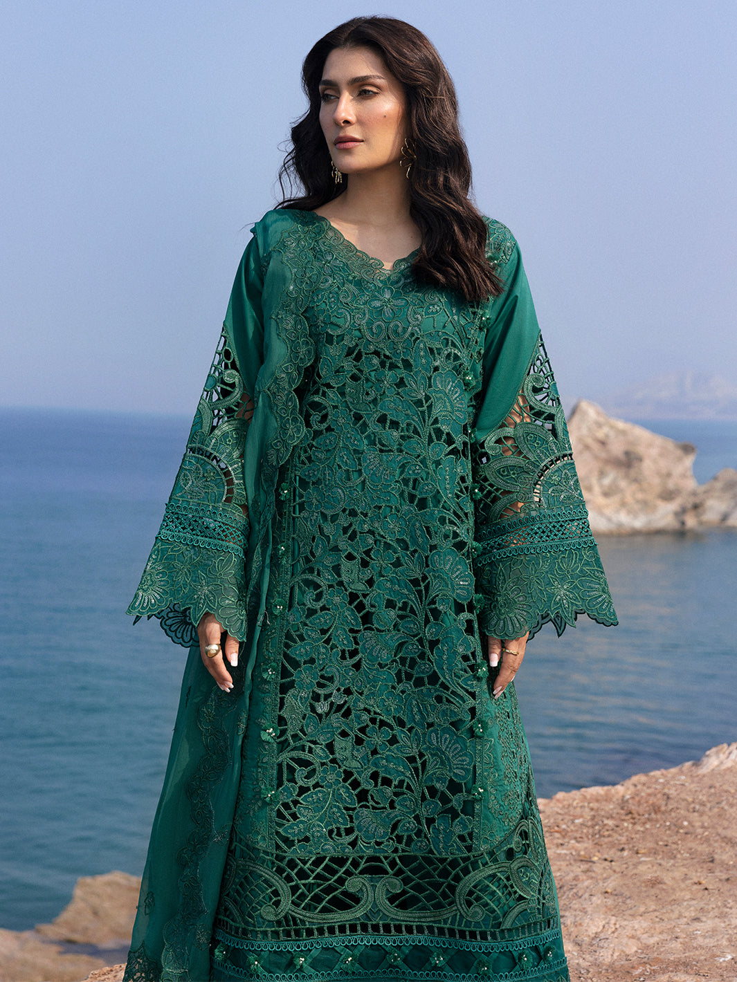 Mahnur | Sirena Luxury Lawn 25 | Eirene L Teal Green Lawn