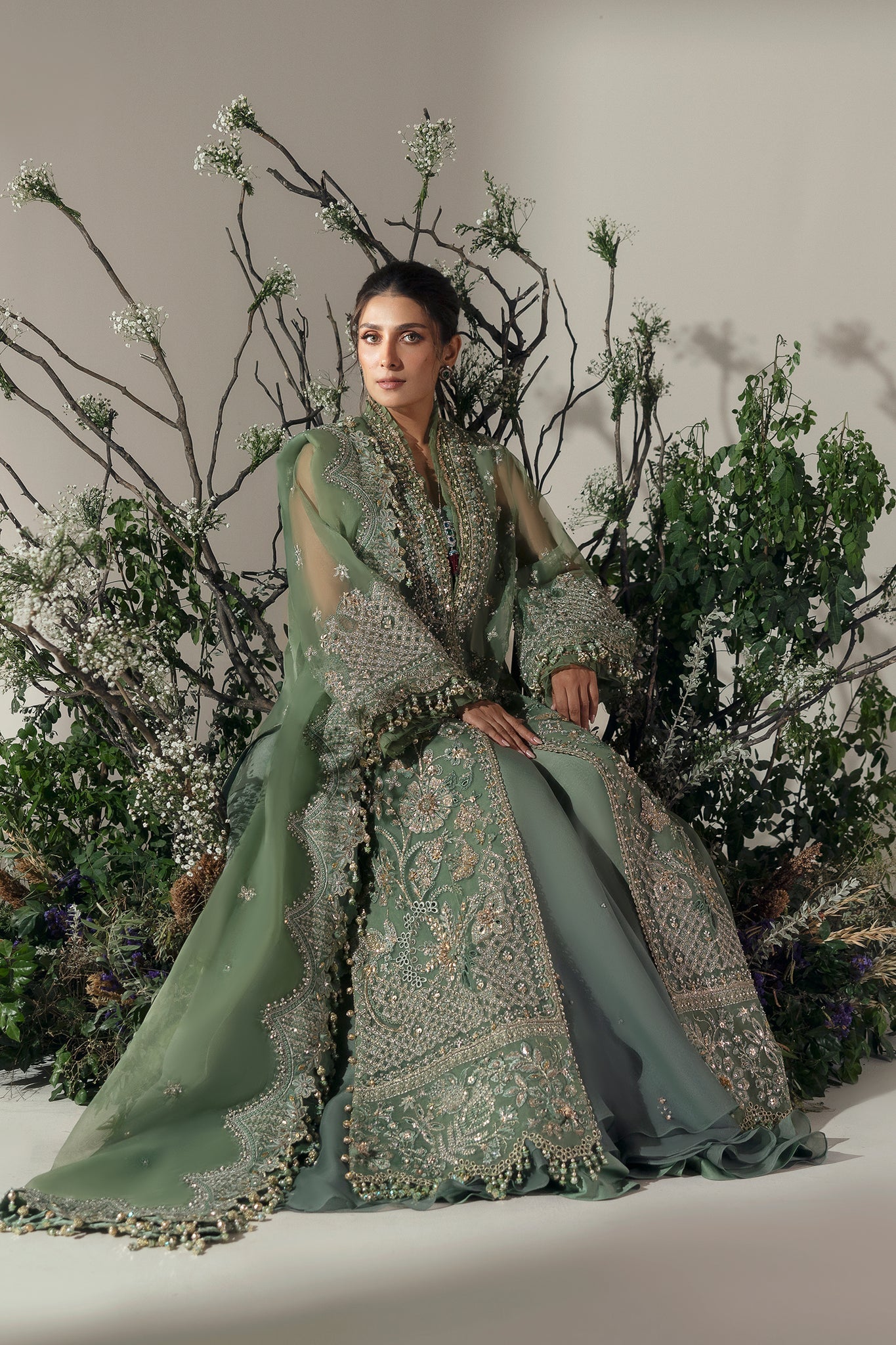 Elan | Wedding Festive 24 | JARDIN DE RŠVES (EC24-05) M Deep Olive Green Poly Organza