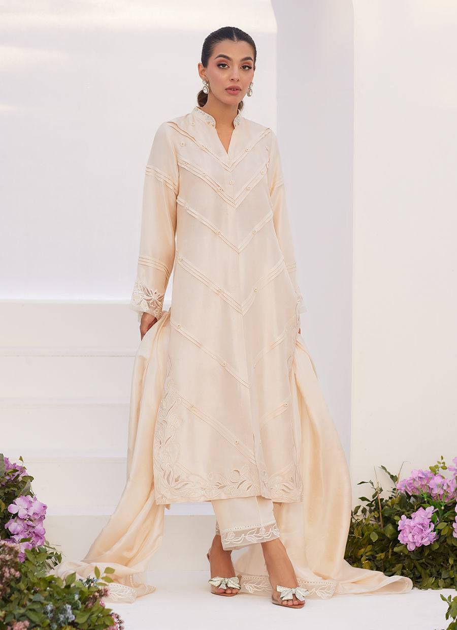 Farah Talib Aziz | Zaza Luxe Pret 24 | TISELE IVORY PLEATED RAW SILK SHIRT AND DUPATTA - Pakistani Designer Dress - by Farah Talib Aziz | Type: Luxury - 100% Original at Saira Sultan