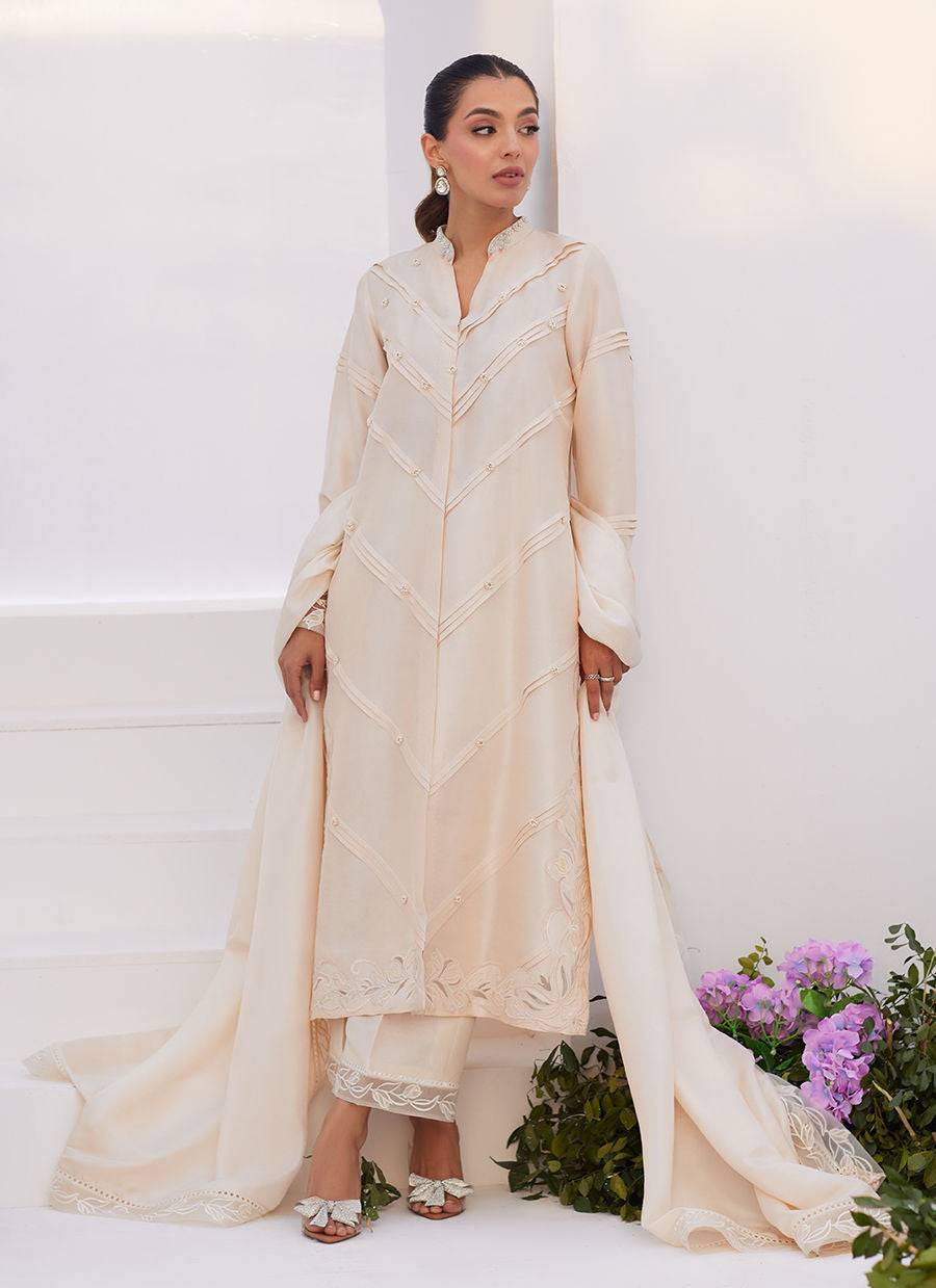 Farah Talib Aziz | Zaza Luxe Pret 24 | TISELE IVORY PLEATED RAW SILK SHIRT AND DUPATTA - Pakistani Designer Dress - by Farah Talib Aziz | Type: Luxury - 100% Original at Saira Sultan