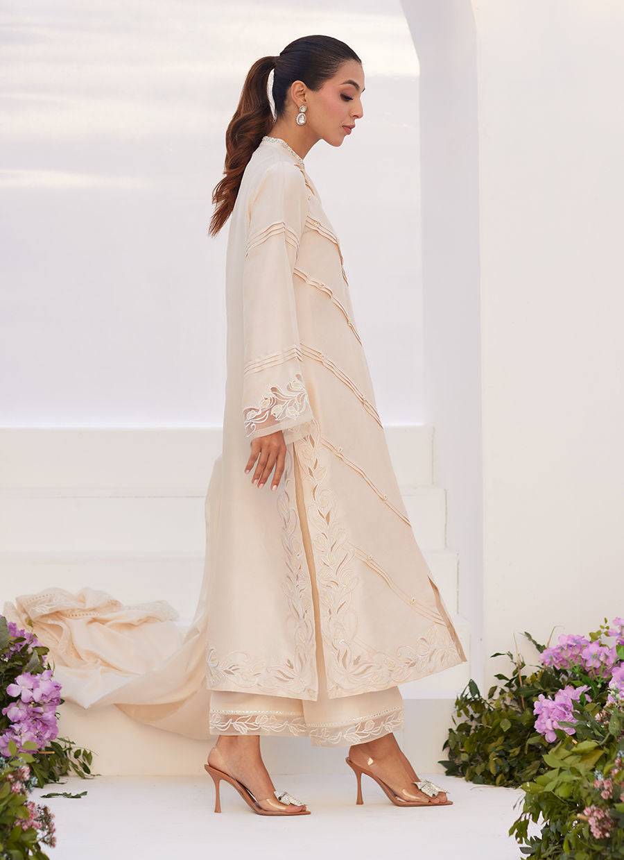 Farah Talib Aziz | Zaza Luxe Pret 24 | TISELE IVORY PLEATED RAW SILK SHIRT AND DUPATTA - Pakistani Designer Dress - by Farah Talib Aziz | Type: Luxury - 100% Original at Saira Sultan