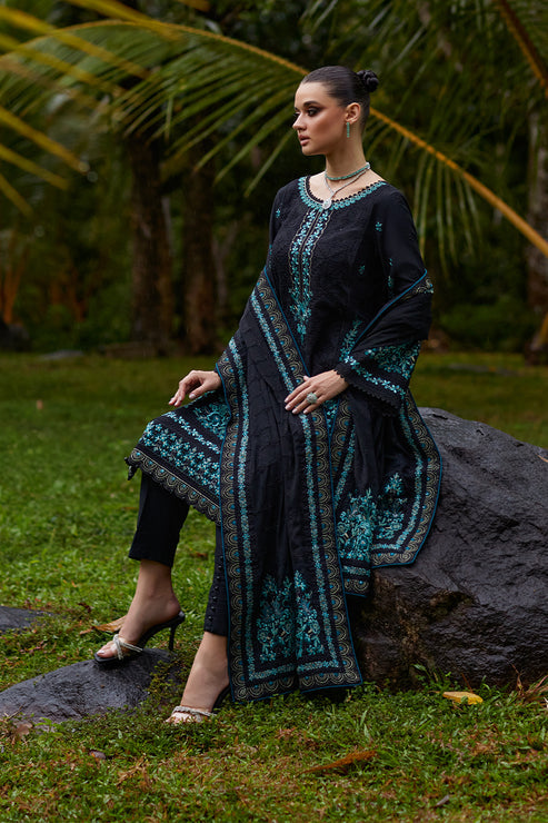 Gulaal | Luxury Lawn 25 | Scilla XL Black Lawn
