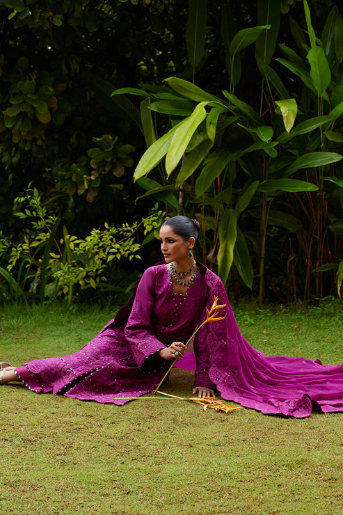 Gulaal | Luxury Lawn 25 | Hazel XL Magenta Lawn