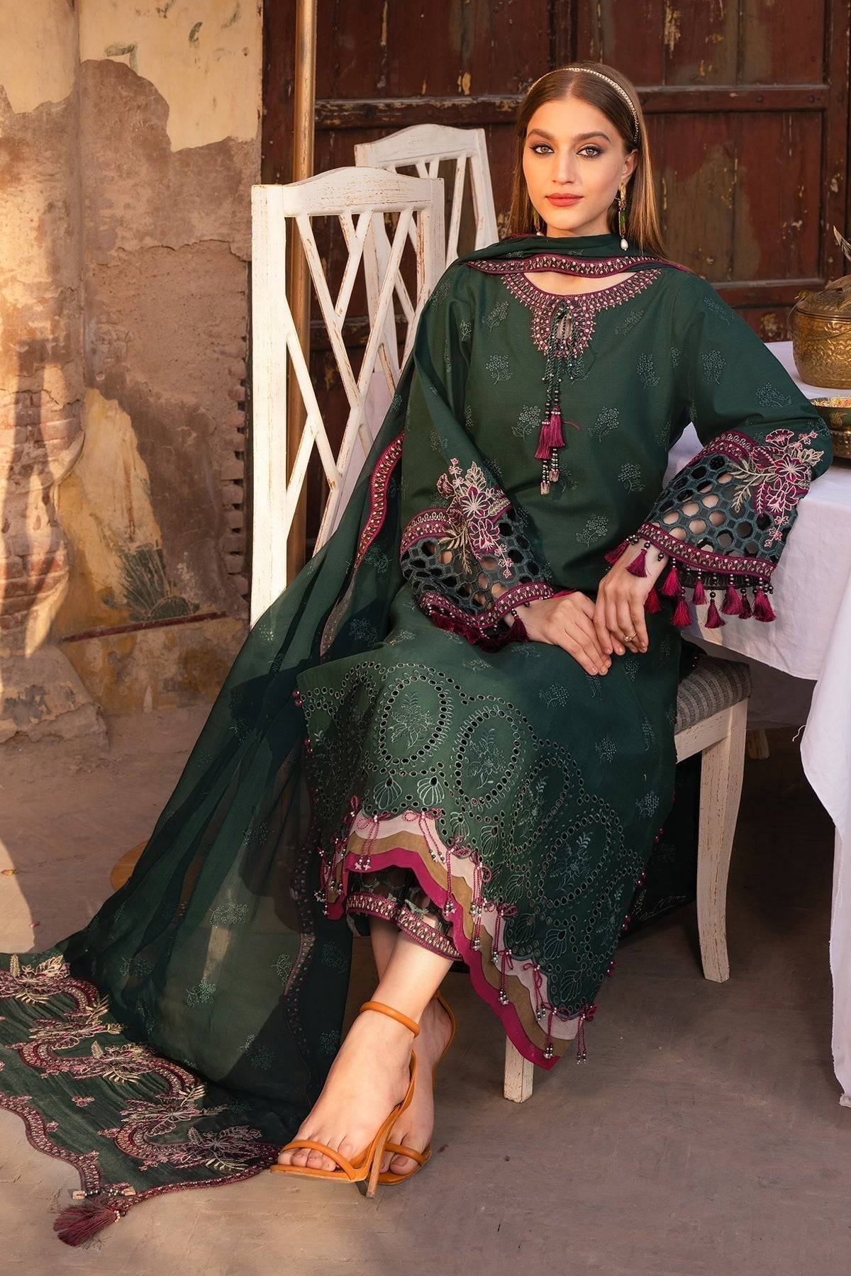 Alizeh | Rawayat Luxury Lawn 24 | Nafisa - Pakistani Designer Dress - by Alizeh | Type: Luxury - 100% Original at Saira Sultan