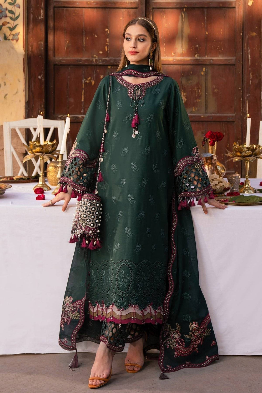 Alizeh | Rawayat Luxury Lawn 24 | Nafisa - Pakistani Designer Dress - by Alizeh | Type: Luxury - 100% Original at Saira Sultan