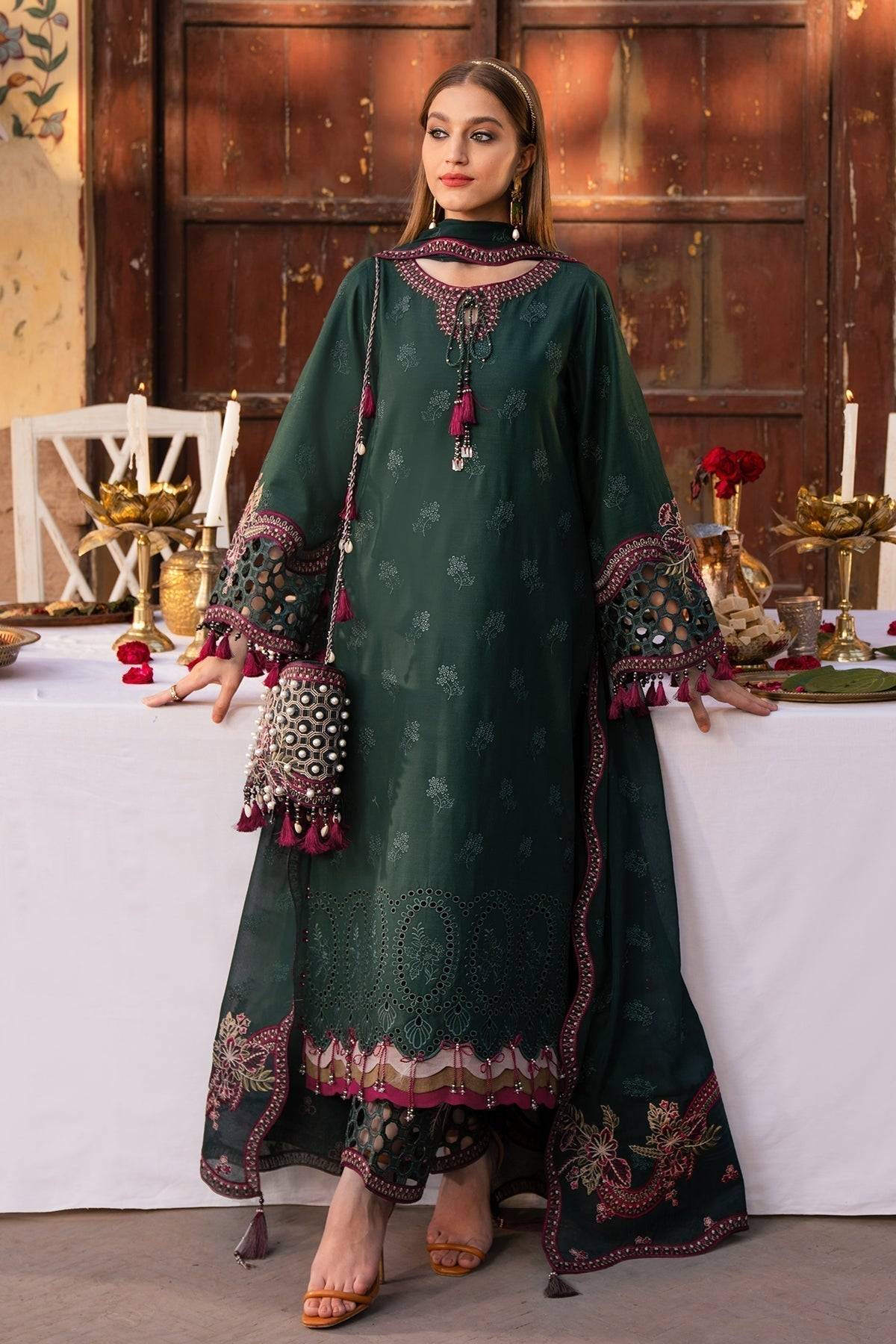 Alizeh | Rawayat Luxury Lawn 24 | Nafisa - Pakistani Designer Dress - by Alizeh | Type: Luxury - 100% Original at Saira Sultan