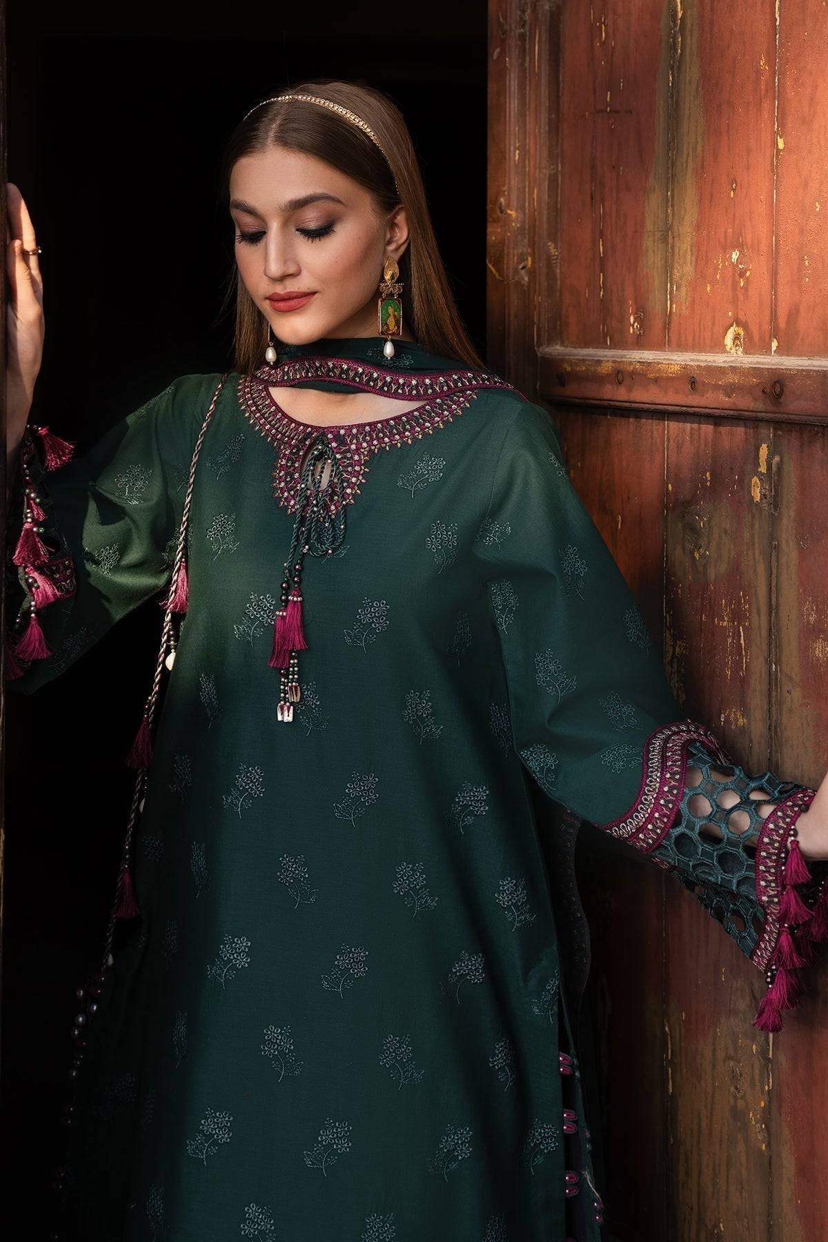 Alizeh | Rawayat Luxury Lawn 24 | Nafisa - Pakistani Designer Dress - by Alizeh | Type: Luxury - 100% Original at Saira Sultan