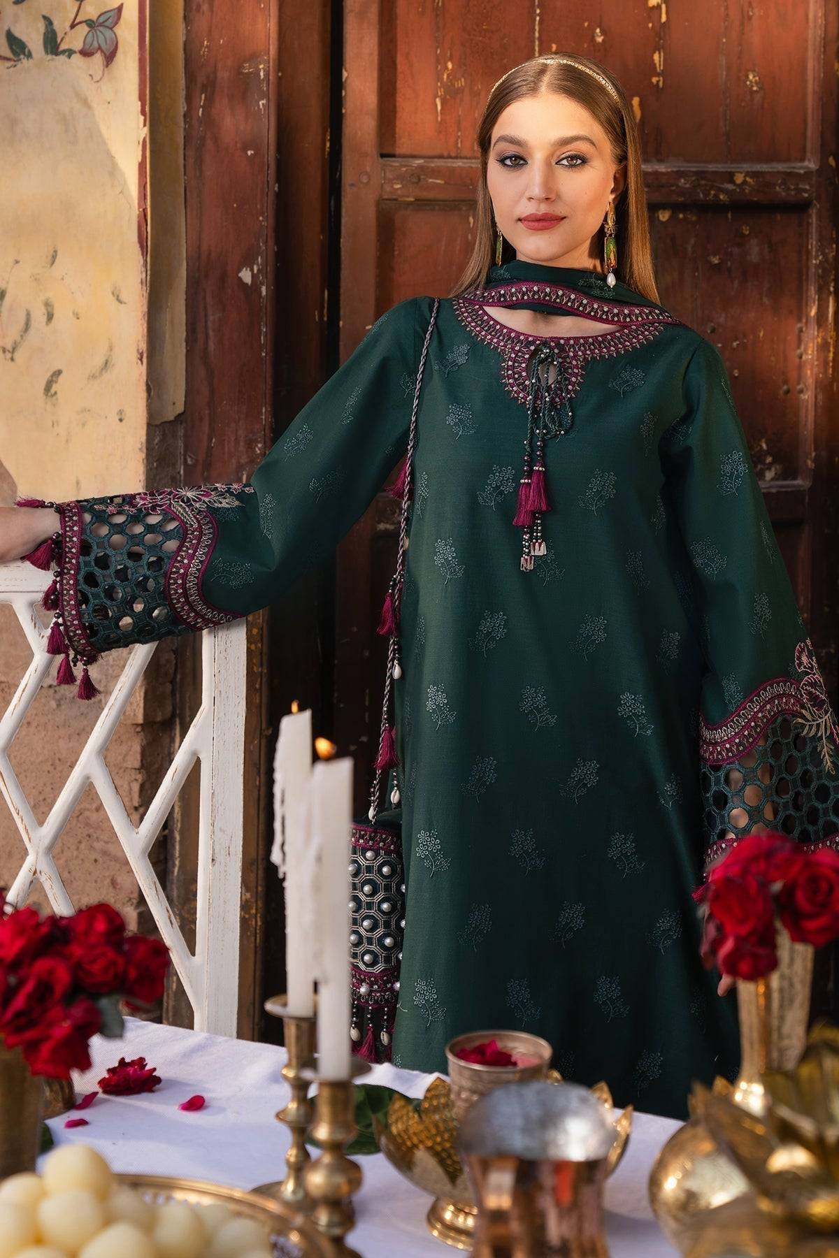 Alizeh | Rawayat Luxury Lawn 24 | Nafisa - Pakistani Designer Dress - by Alizeh | Type: Luxury - 100% Original at Saira Sultan
