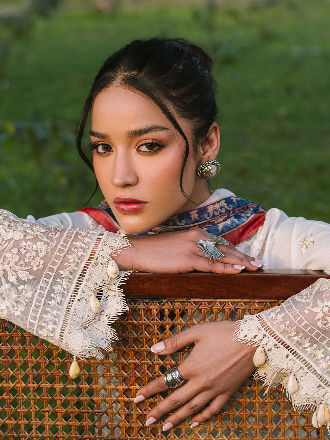 Mahnur | Dahlia Luxury Lawn 25 | Gia M Off White Lawn