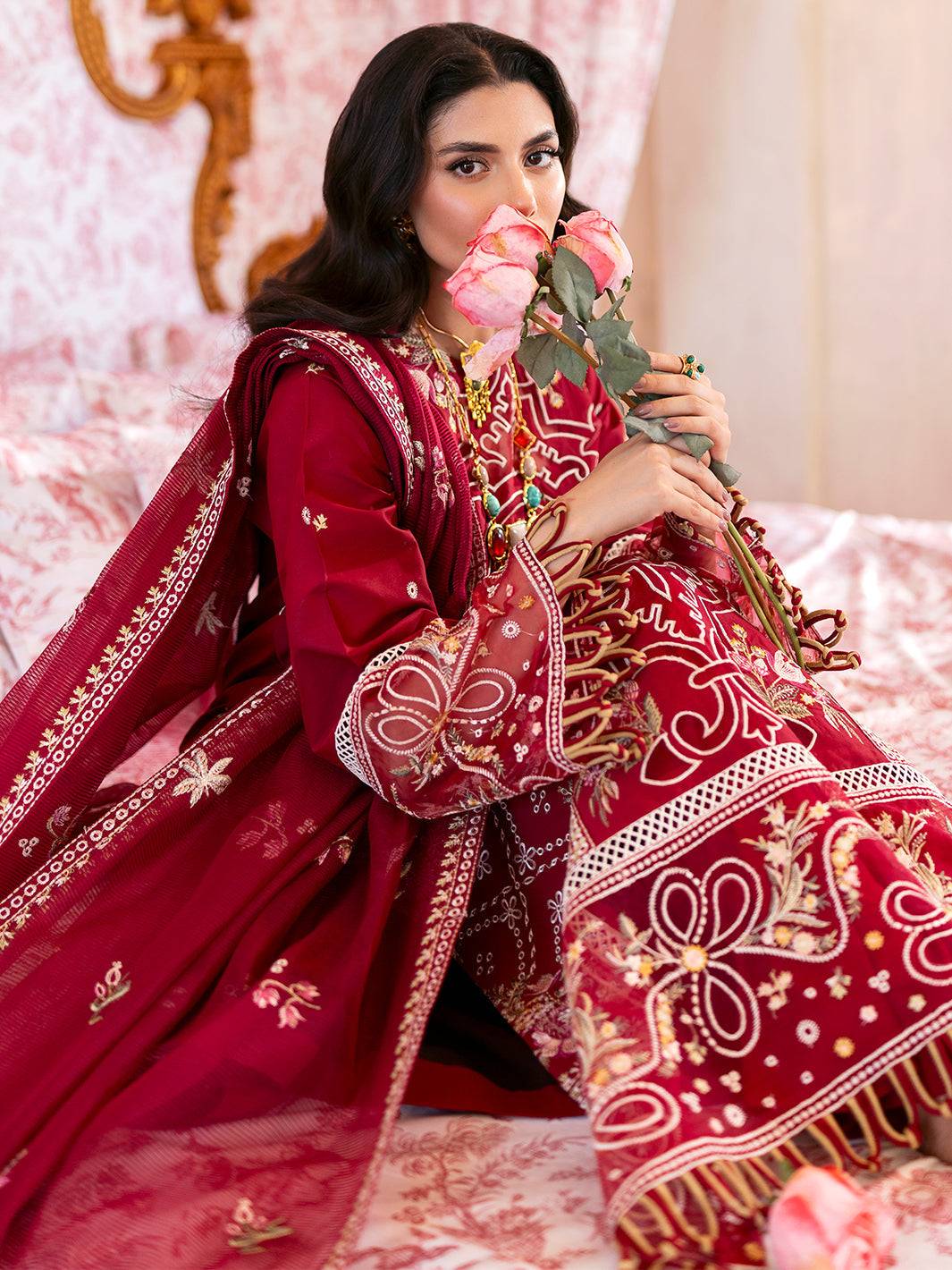 Mahnur | Sophie Luxury Lawn 25 | Ginny - Pakistani Designer Dress - by Mahnur | Type: Ladies Clothes - 100% Original at Saira Sultan