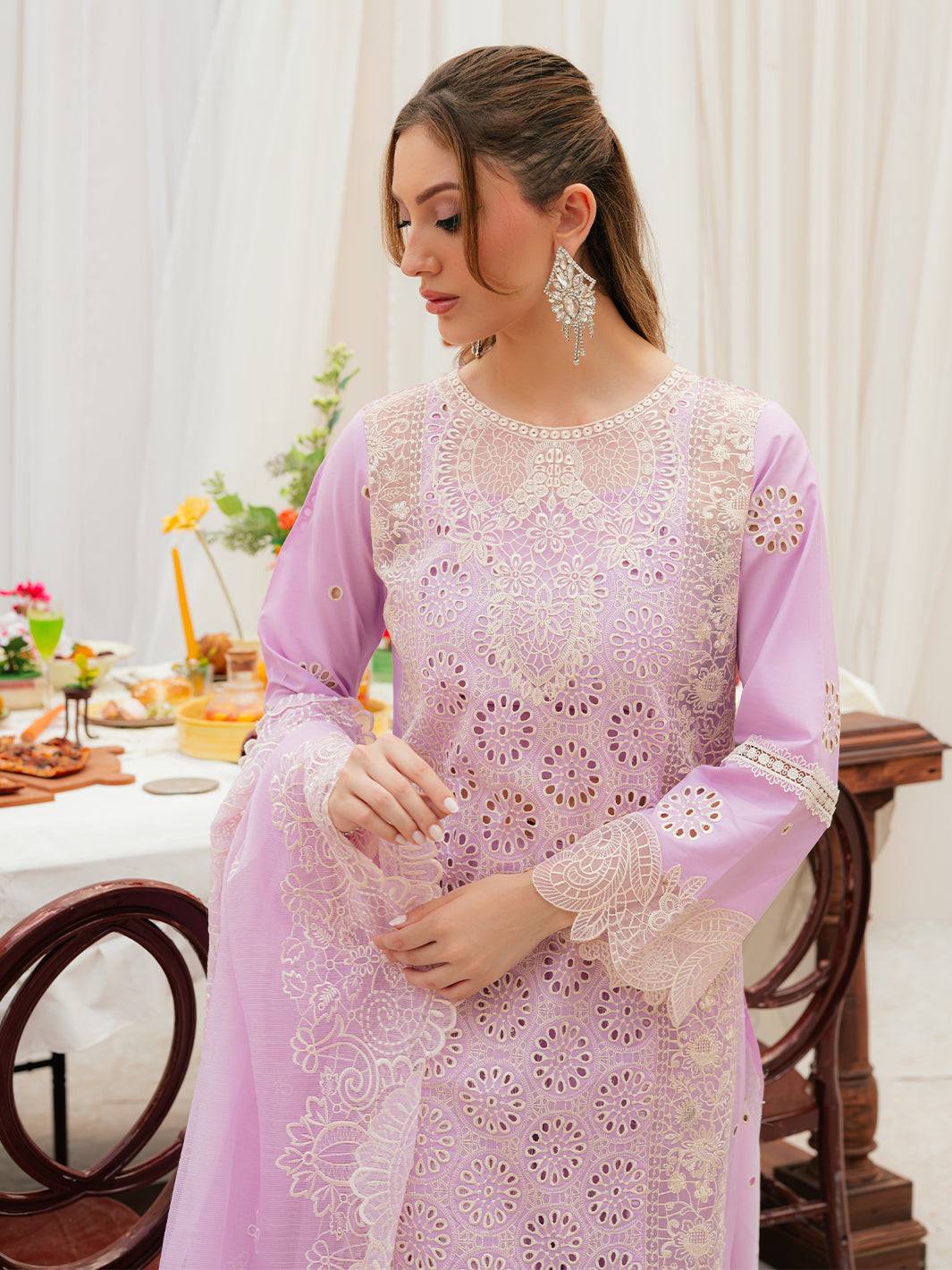 Mahnur | Allenura Luxury Lawn 24 | HARMONY - Pakistani Designer Dress - by Mahnur | Type: Luxury - 100% Original at Saira Sultan