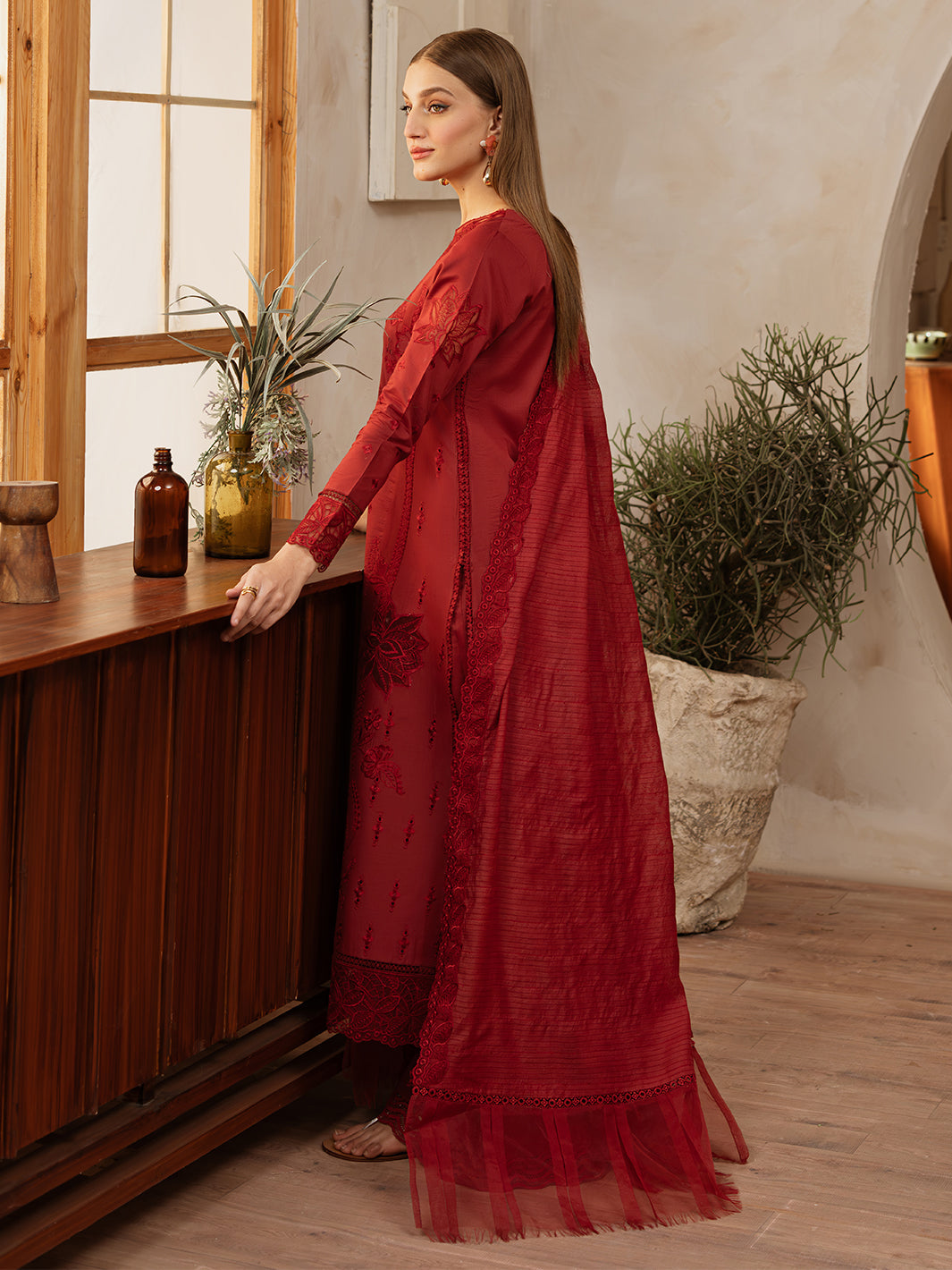 Mahnur | Florence Luxury Lawn 25 | HOORAIN XL Deep Red Lawn