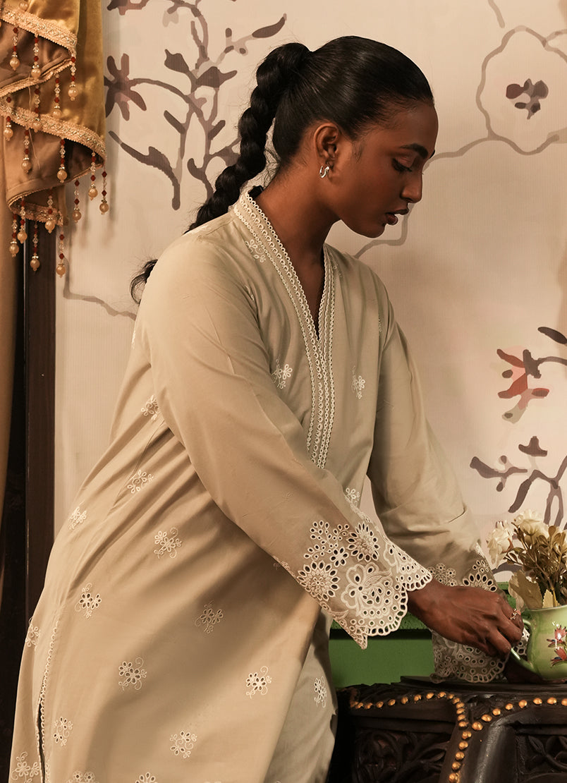 Image | Spring the Tea | ICSE-213284-12408 L Beige Cotton