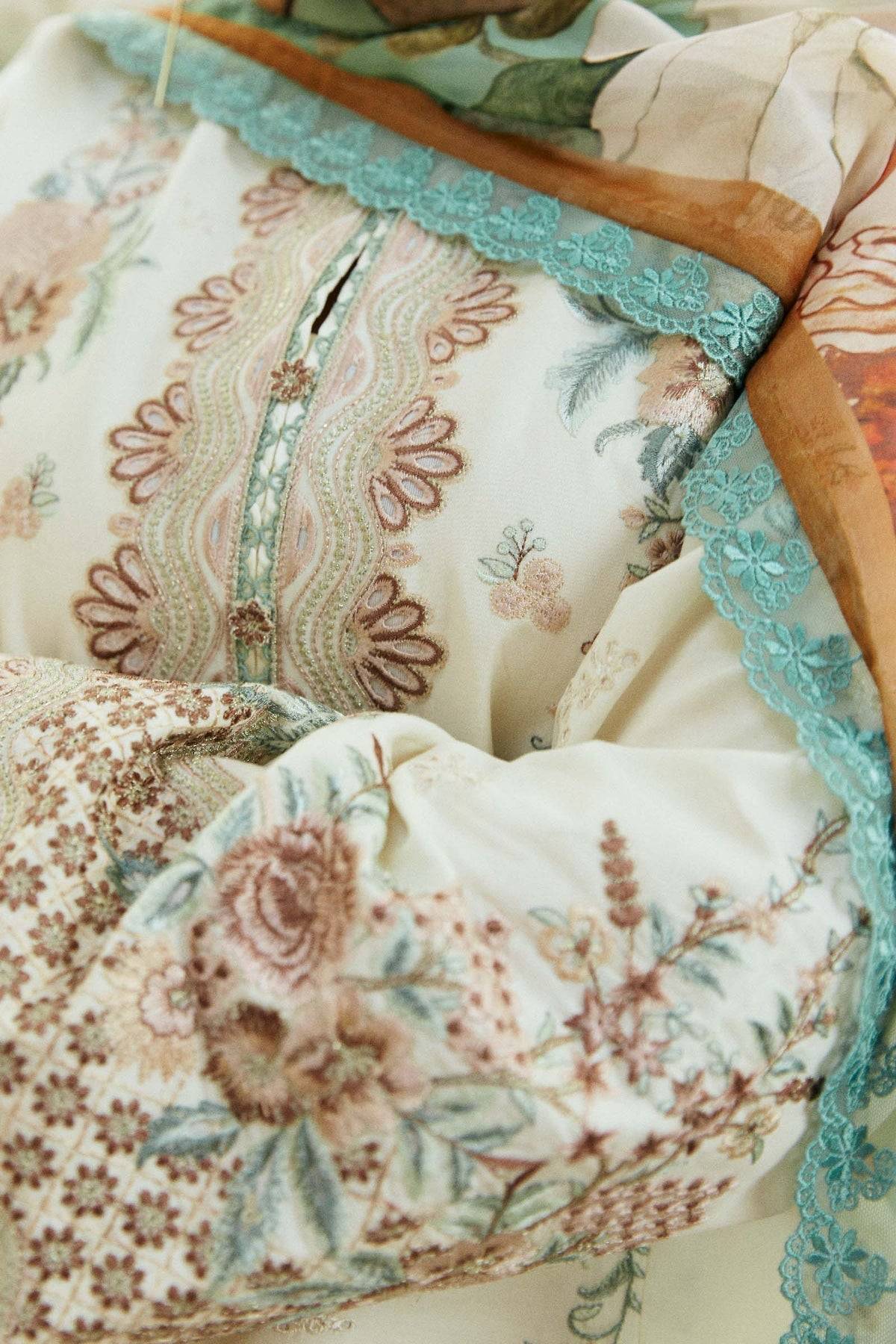 Zara Shahjahan | Coco Lawn Eid Edit 24 | IVORY-D10 - Pakistani Designer Dress - by Zara Shahjahan | Type: Luxury - 100% Original at Saira Sultan