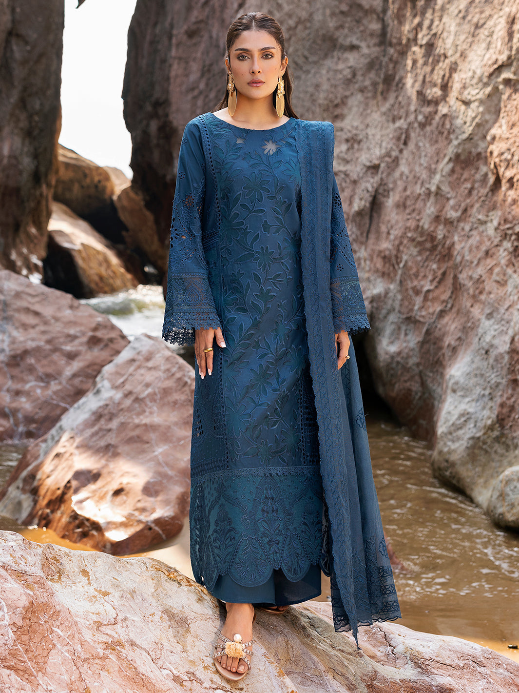 Mahnur | Sirena Luxury Lawn 25 | Iris XS Zinc Lawn