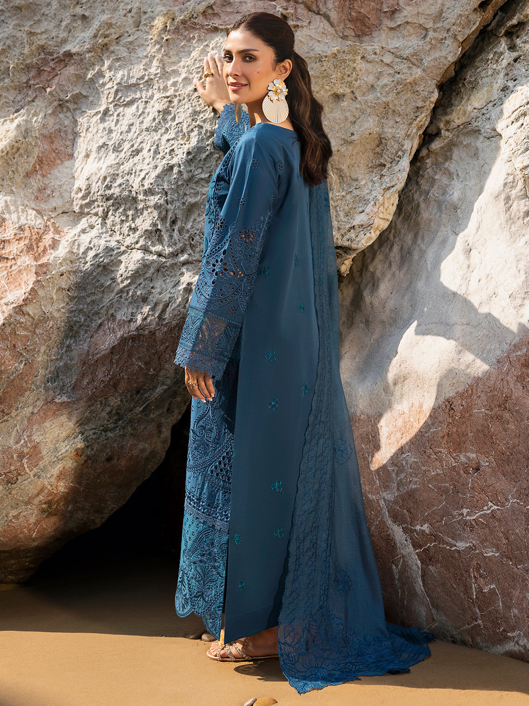 Mahnur | Sirena Luxury Lawn 25 | Iris S Zinc Lawn