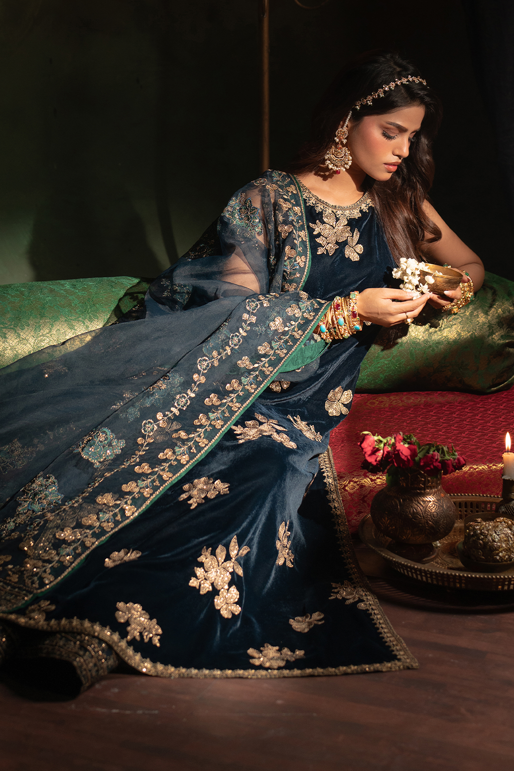 Iznik | Exclusive Velvet | IV-51 - Pakistani Designer Dress - by Iznik | Type: Ladies Clothes - 100% Original at Saira Sultan