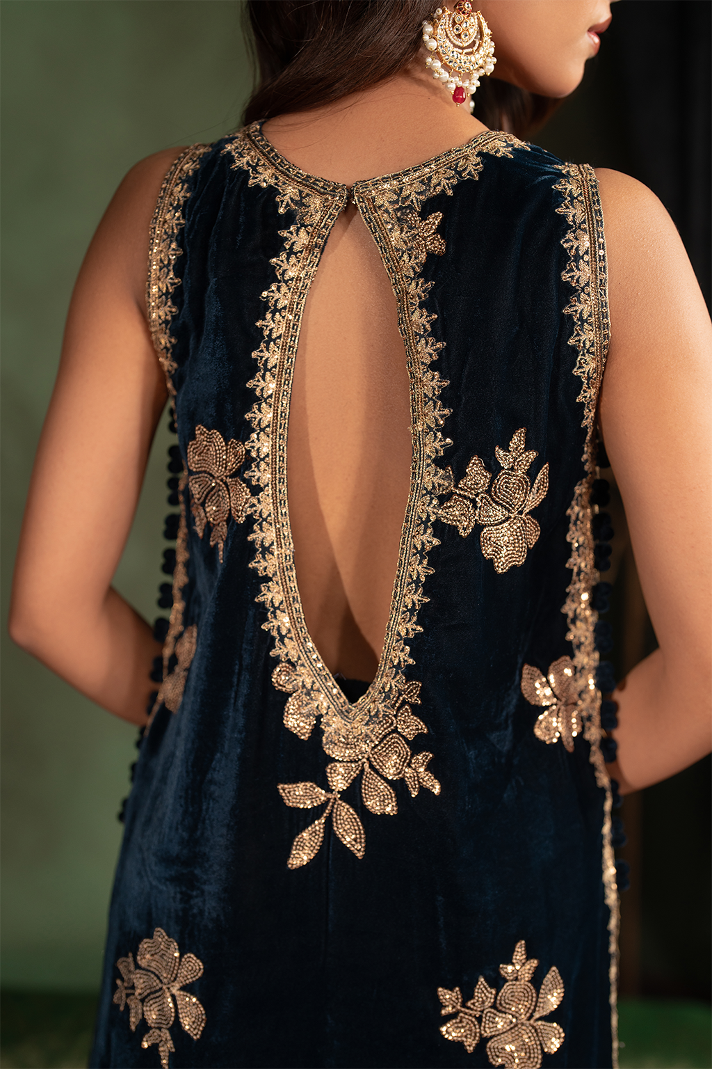 Iznik | Exclusive Velvet | IV-51 - Pakistani Designer Dress - by Iznik | Type: Ladies Clothes - 100% Original at Saira Sultan