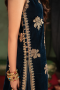 Iznik | Exclusive Velvet | IV-51 - Pakistani Designer Dress - by Iznik | Type: Ladies Clothes - 100% Original at Saira Sultan