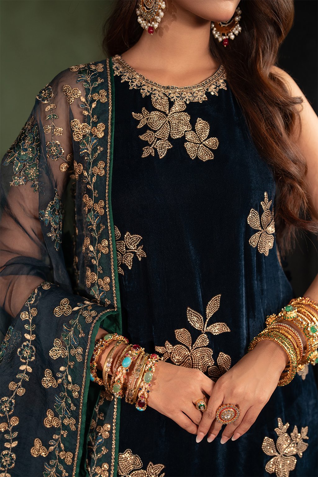 Iznik | Exclusive Velvet | IV-51 - Pakistani Designer Dress - by Iznik | Type: Ladies Clothes - 100% Original at Saira Sultan